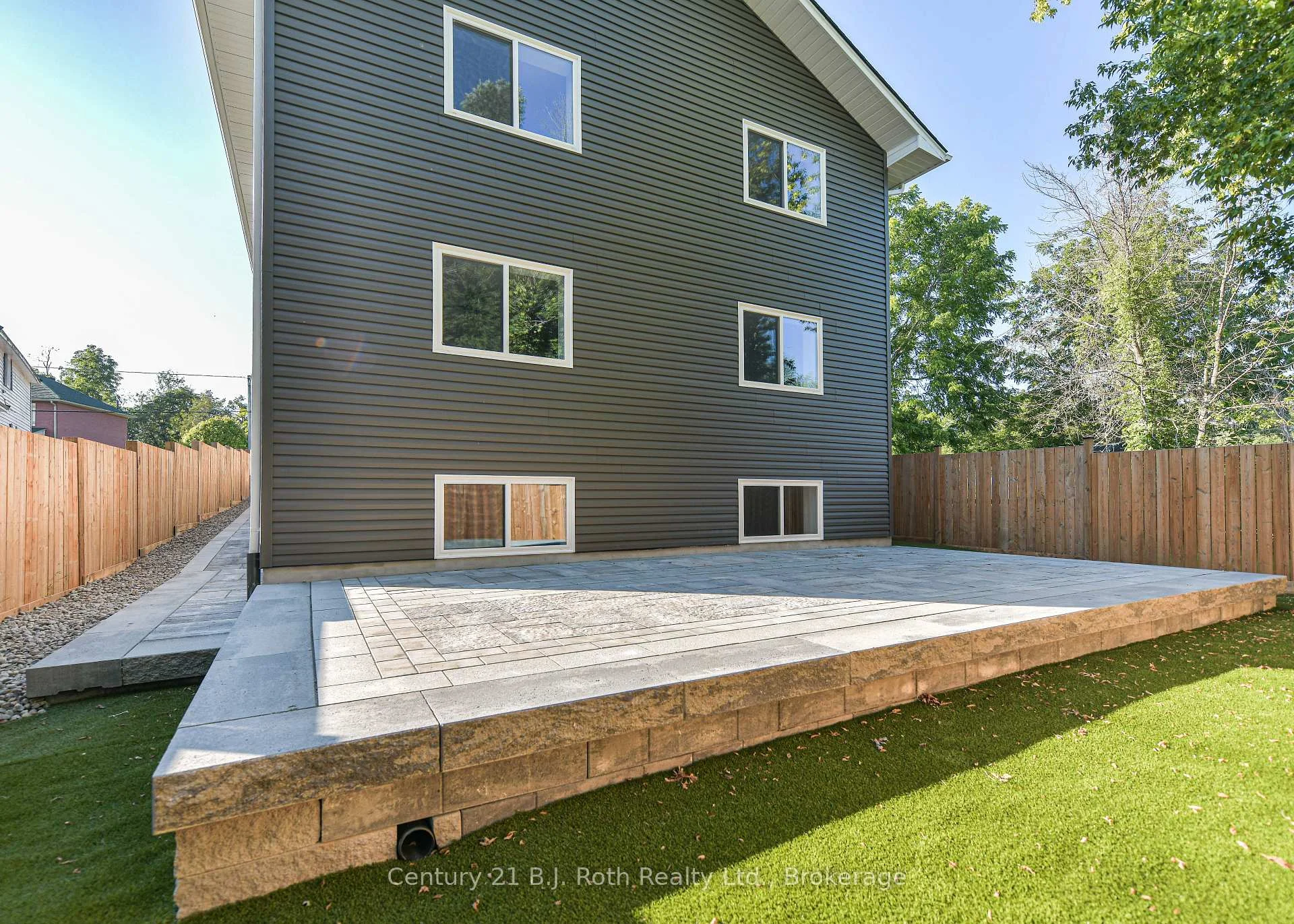 Photo 43 of Unit 3 (Lower), 165 Barrie Road, Orillia — HOMEH