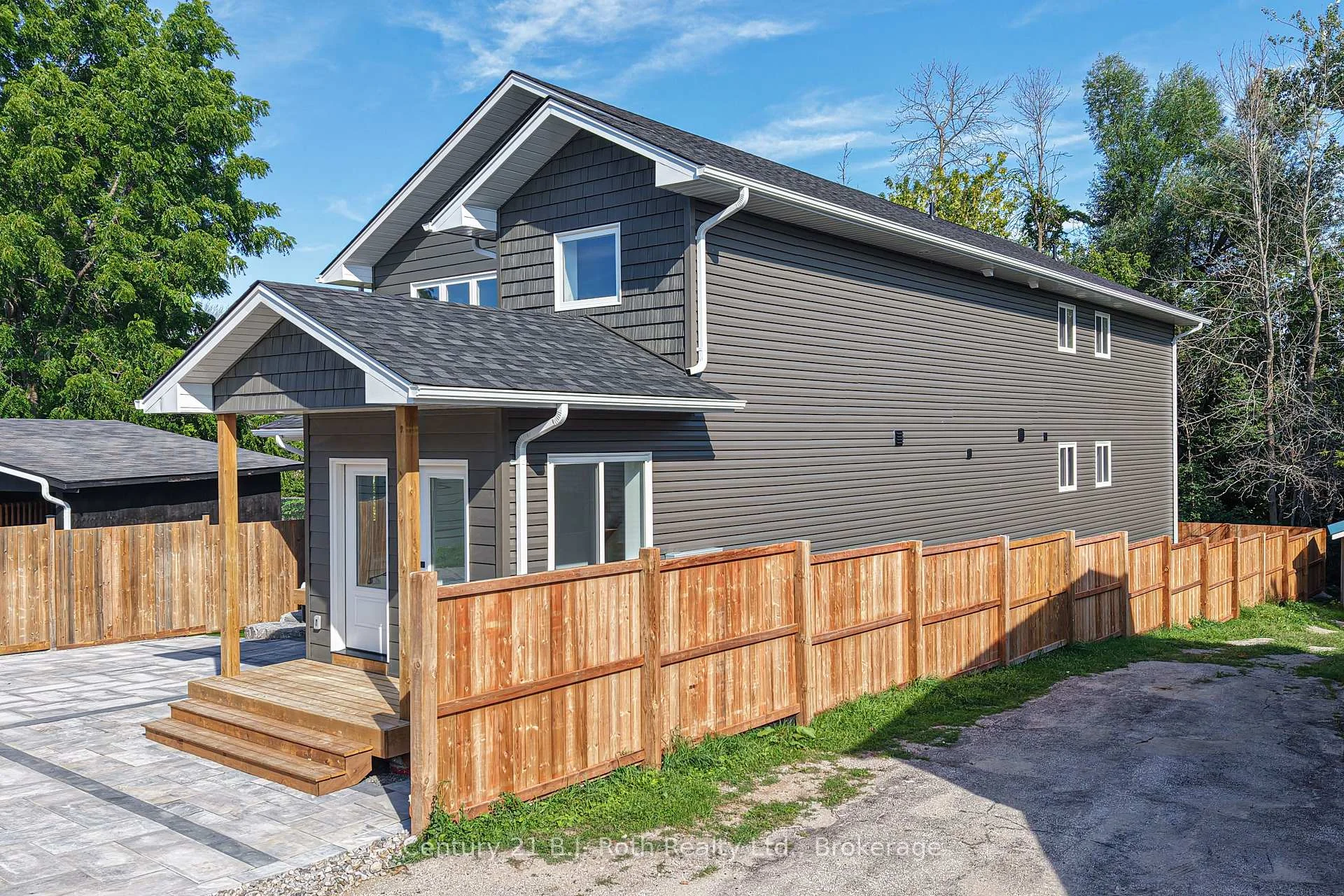 Photo 4 of Unit 2 (Upper), 165 Barrie Road, Orillia — HOMEH