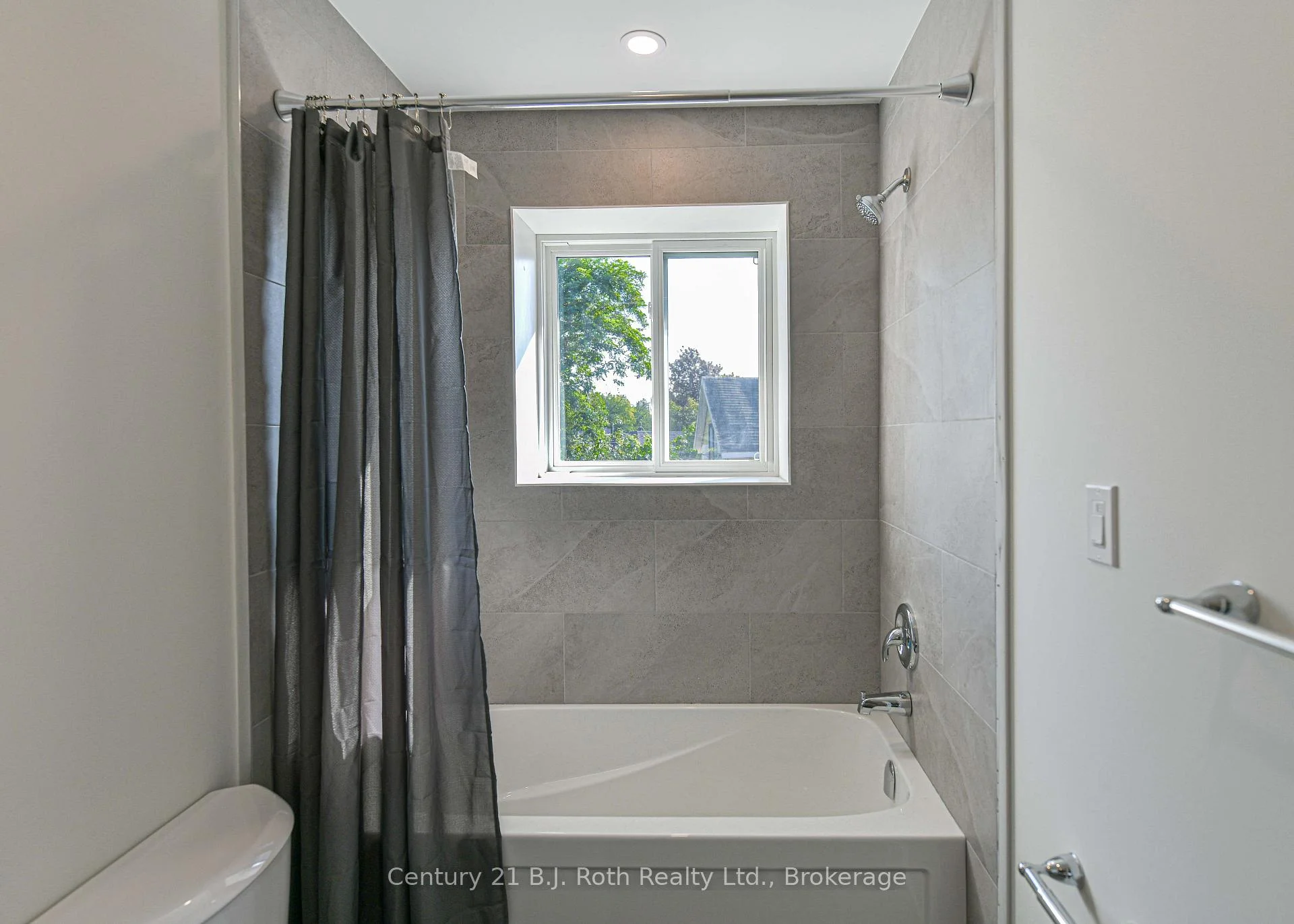 Photo 28 of Unit 2 (Upper), 165 Barrie Road, Orillia — HOMEH