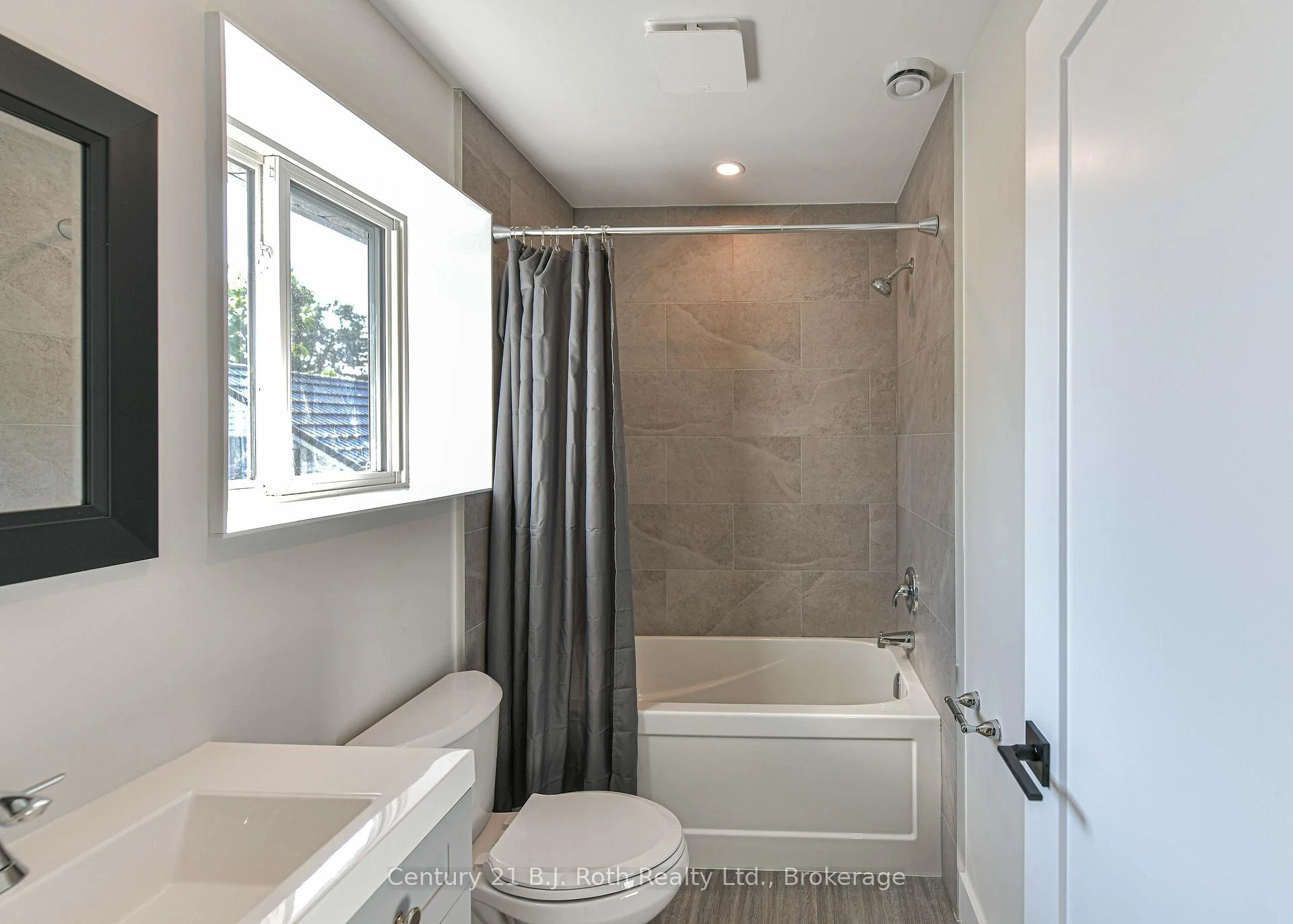 Photo 34 of Unit 2 (Upper), 165 Barrie Road, Orillia — HOMEH