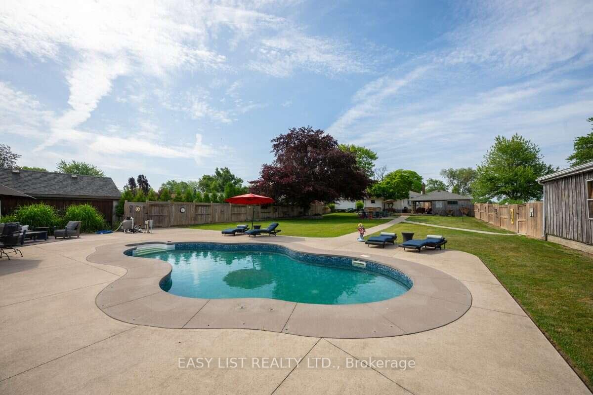 Photo 3 of 710 Seacliff Drive, Kingsville — HOMEH