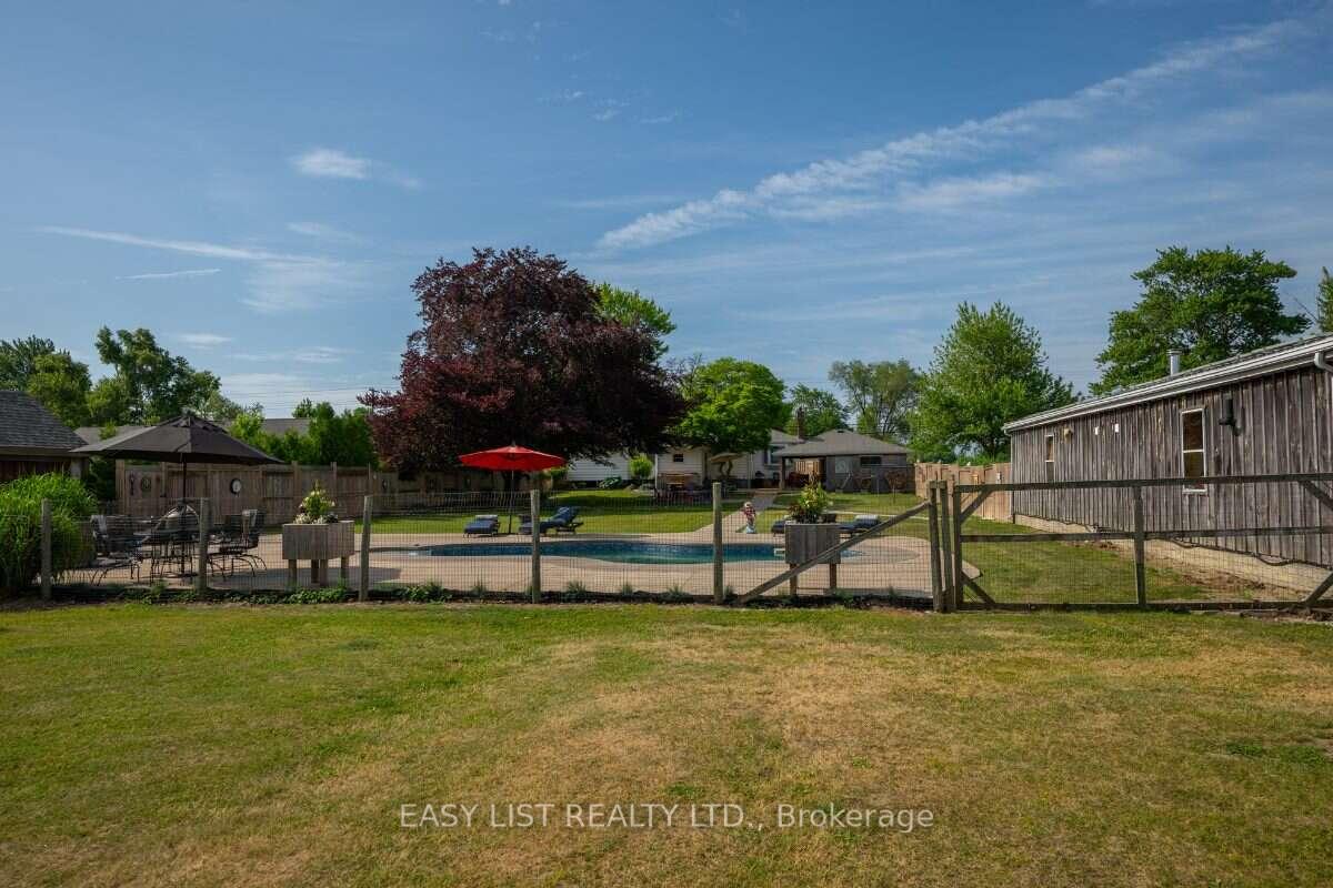 Photo 11 of 710 Seacliff Drive, Kingsville — HOMEH