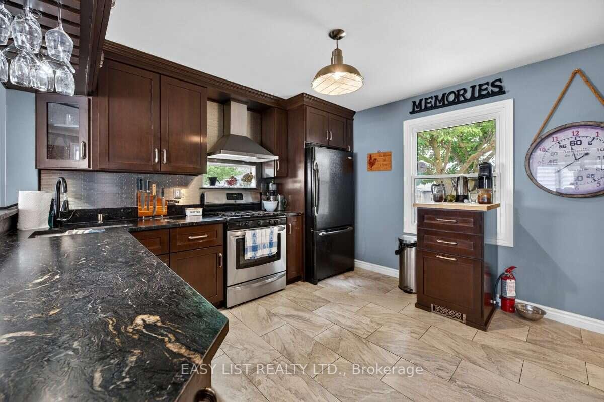 Photo 29 of 710 Seacliff Drive, Kingsville — HOMEH