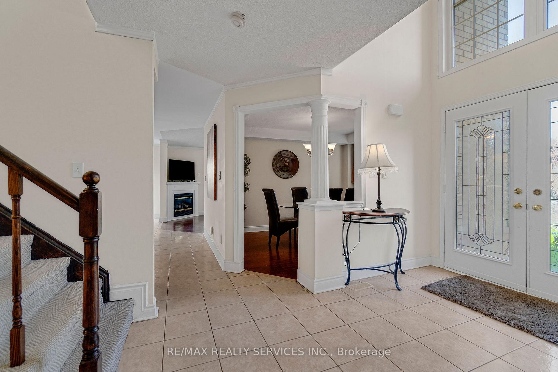 Photo 5 of 7419 Black Walnut Trail, Mississauga, Lisgar — HOMEH