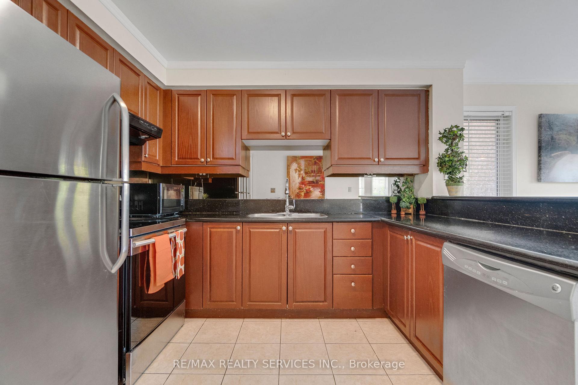 Photo 8 of 7419 Black Walnut Trail, Mississauga, Lisgar — HOMEH