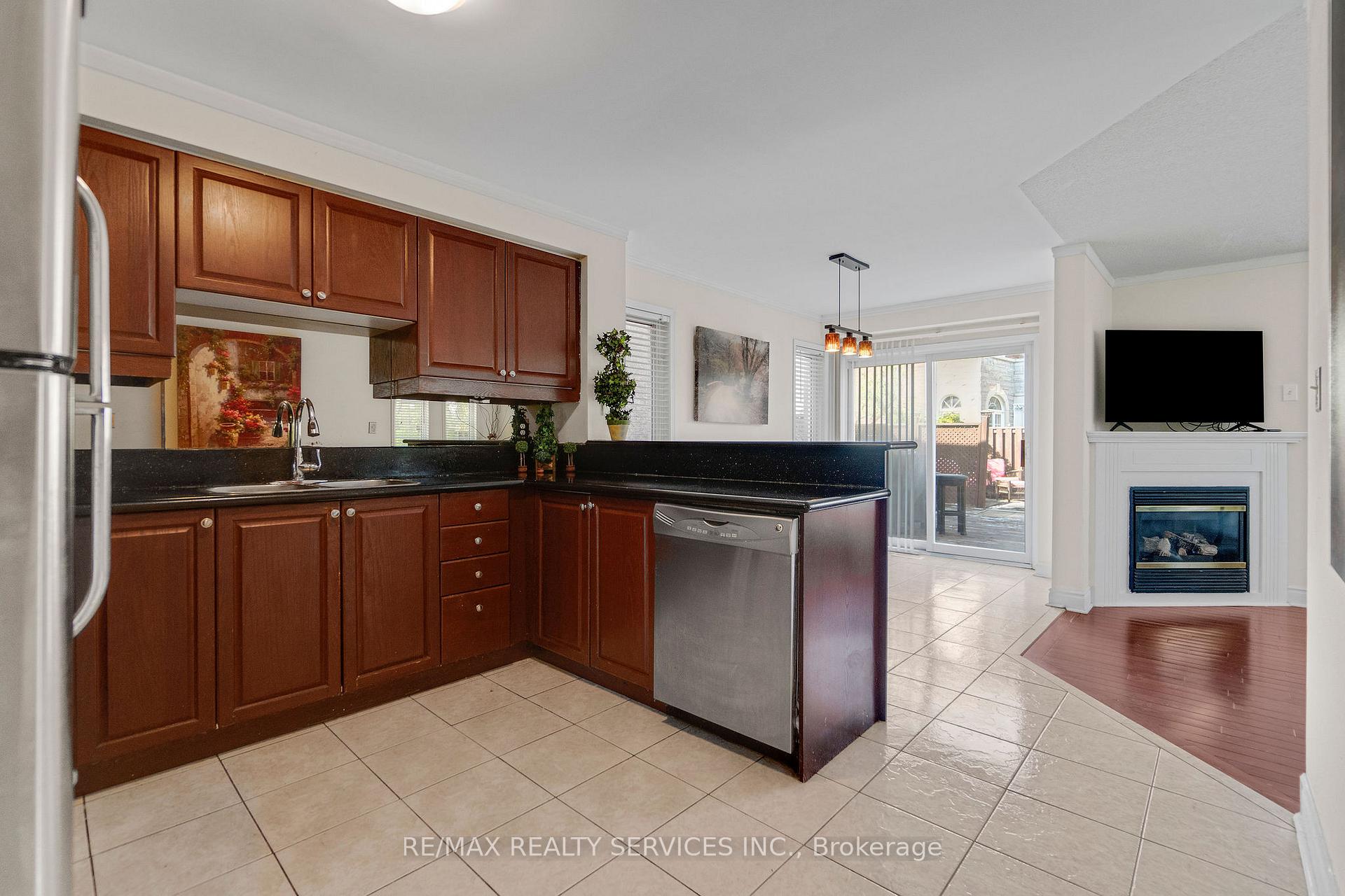 Photo 9 of 7419 Black Walnut Trail, Mississauga, Lisgar — HOMEH