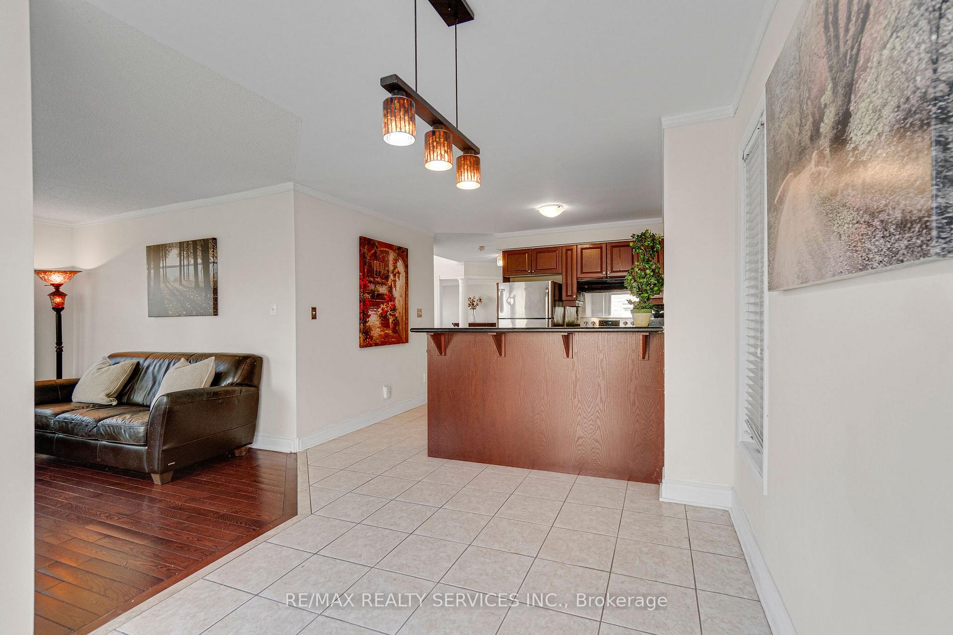 Photo 11 of 7419 Black Walnut Trail, Mississauga, Lisgar — HOMEH