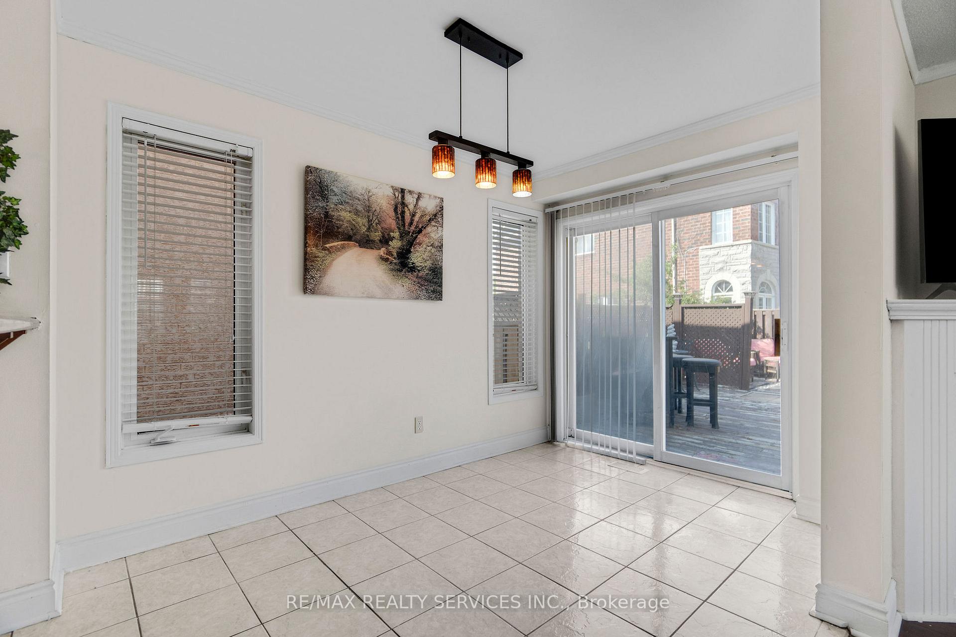 Photo 17 of 7419 Black Walnut Trail, Mississauga, Lisgar — HOMEH