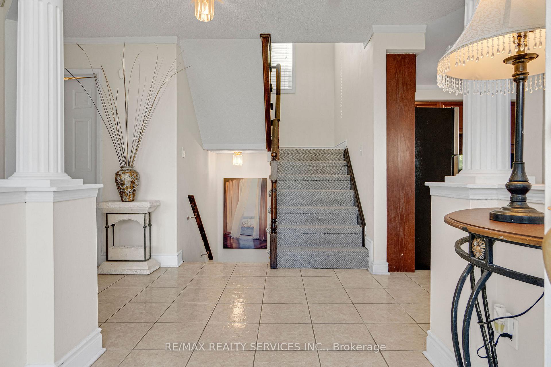 Photo 18 of 7419 Black Walnut Trail, Mississauga, Lisgar — HOMEH