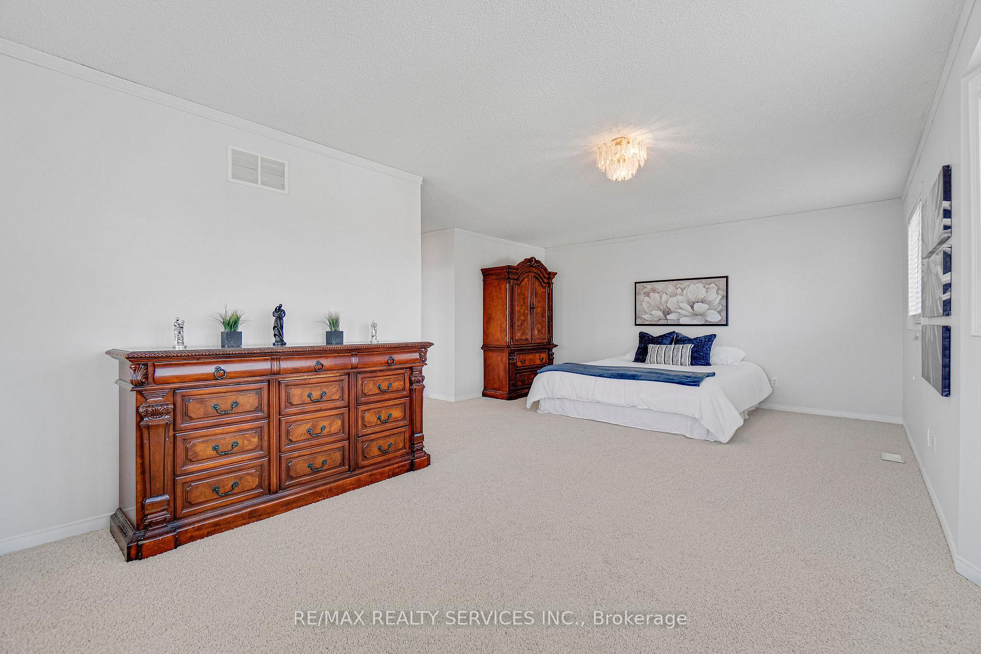 Photo 23 of 7419 Black Walnut Trail, Mississauga, Lisgar — HOMEH