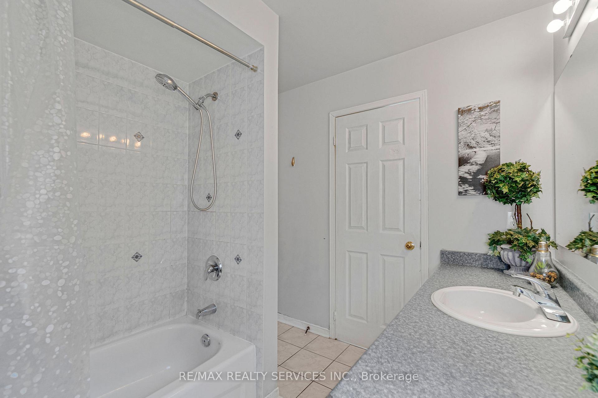 Photo 29 of 7419 Black Walnut Trail, Mississauga, Lisgar — HOMEH