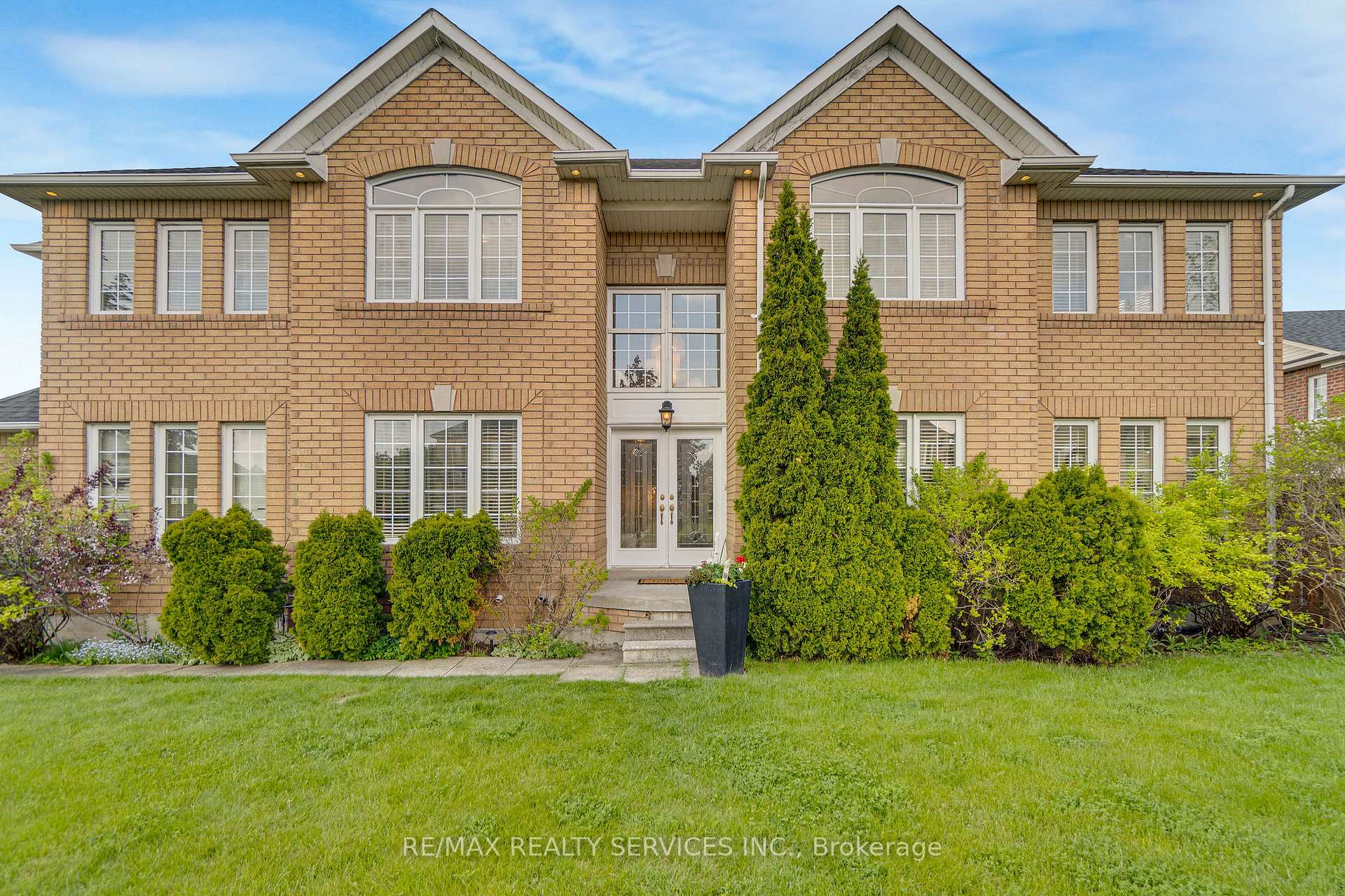 Photo 2 of 7419 Black Walnut Trail, Mississauga, Lisgar — HOMEH