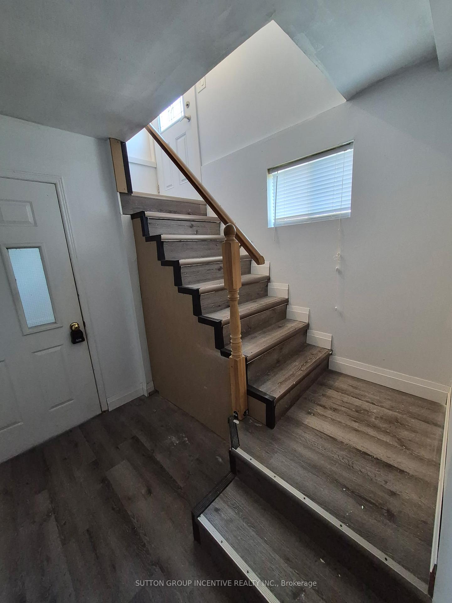 Photo 2 of Unit Lower, 211 Cliff Road, Barrie, South Shore — HOMEH