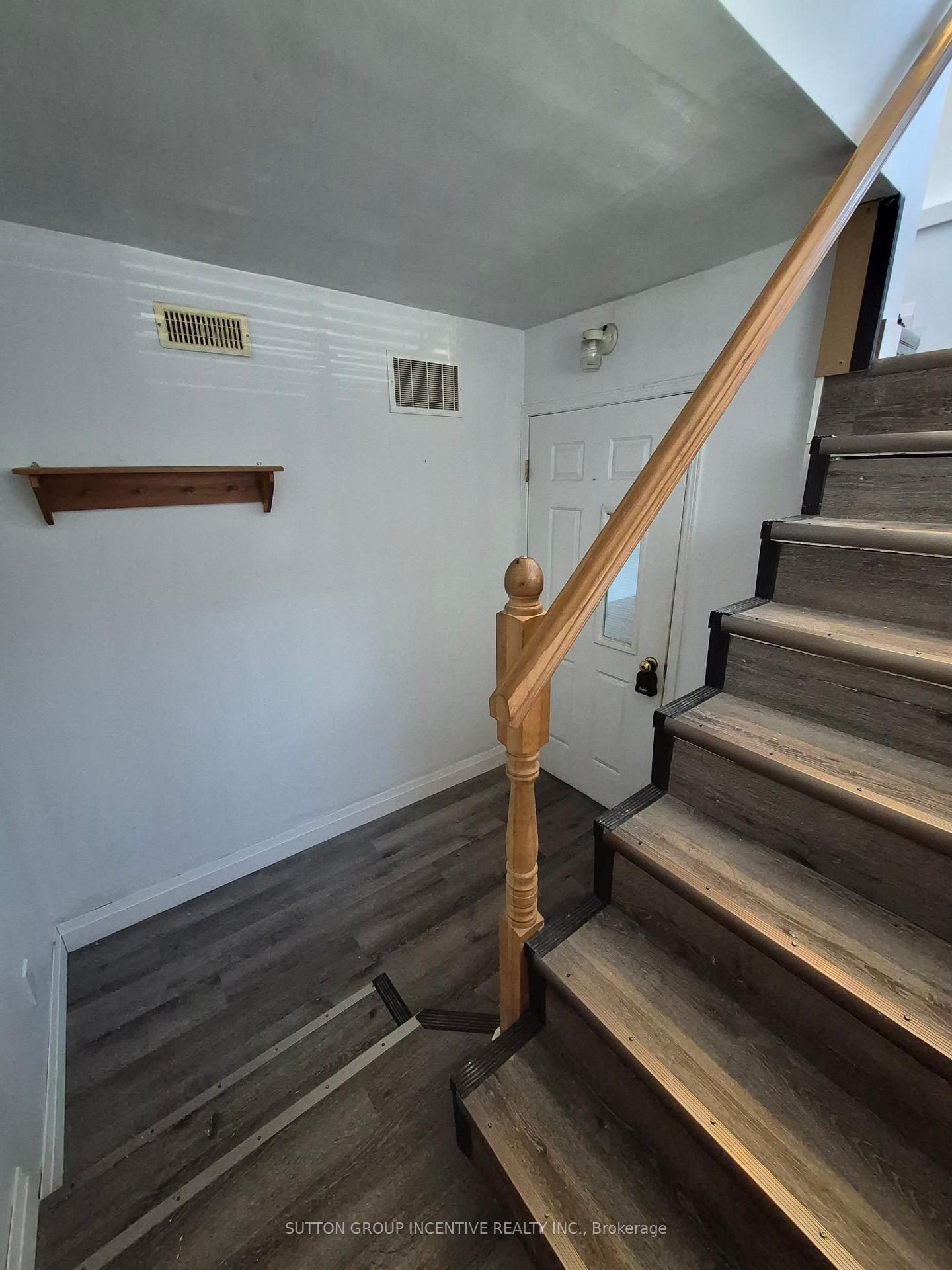 Photo 3 of Unit Lower, 211 Cliff Road, Barrie, South Shore — HOMEH