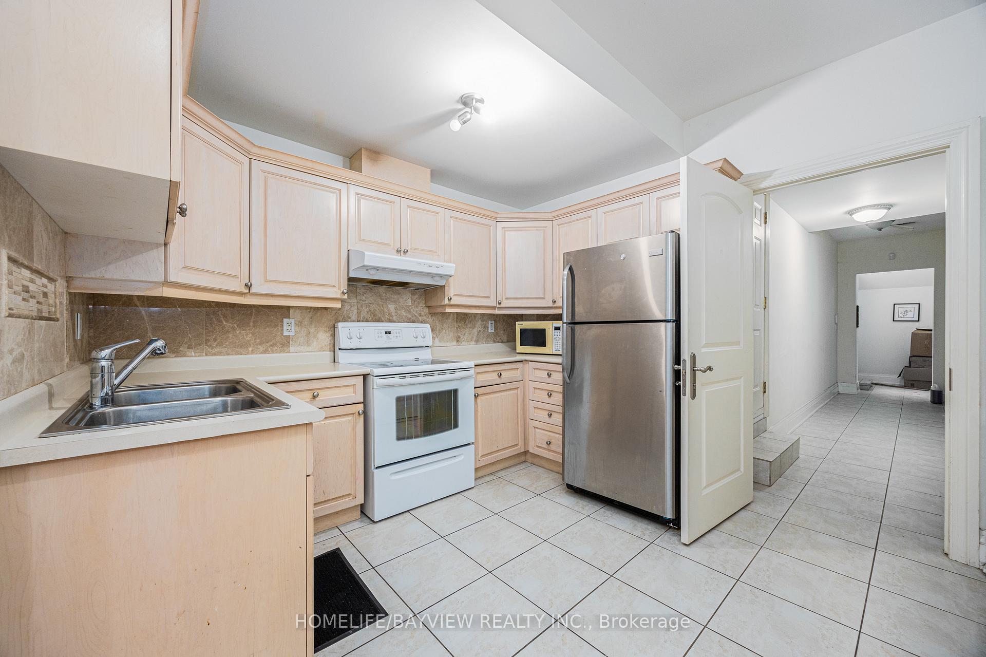 Photo 35 of 208 Holmes Avenue, North York, Willowdale East — HOMEH