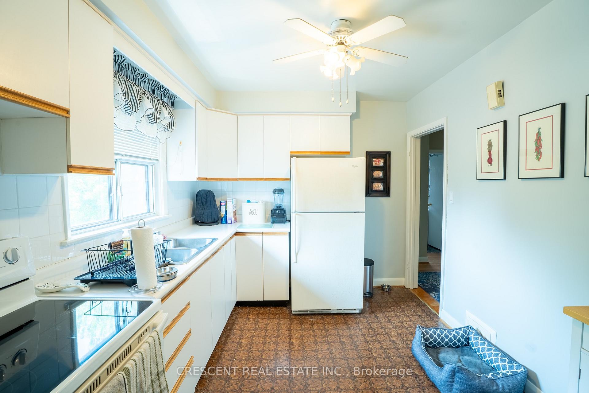 Photo 5 of Unit UPPER, 35 Laburnham Avenue, Etobicoke, Long Branch — HOMEH