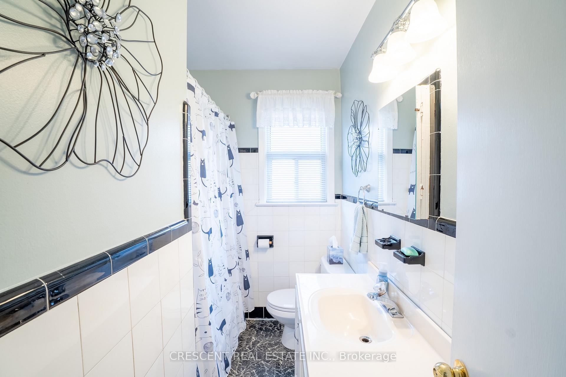 Photo 7 of Unit UPPER, 35 Laburnham Avenue, Etobicoke, Long Branch — HOMEH