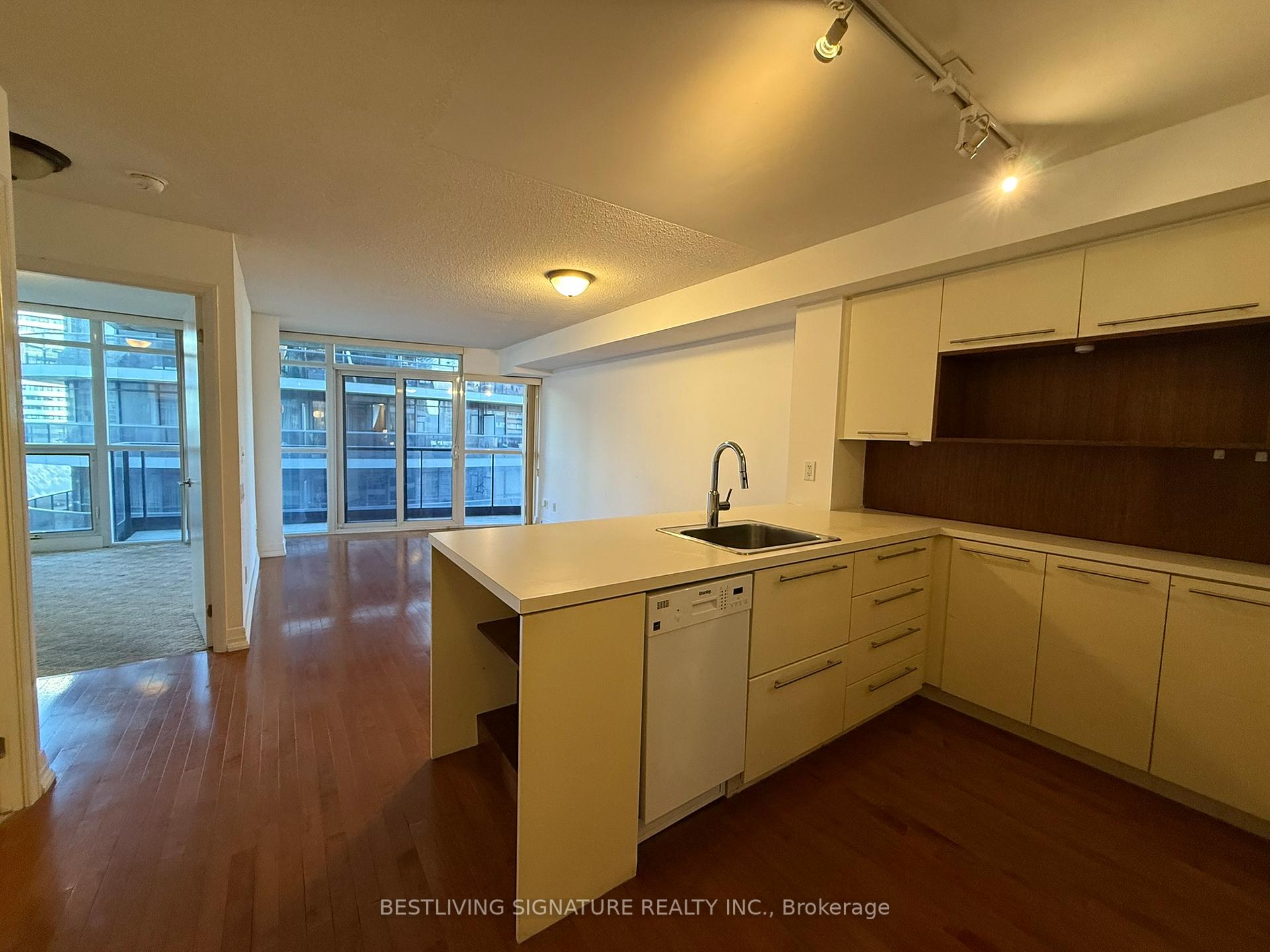 Photo 8 of Unit 1606, 21 Carlton Street, Toronto, Church-Yonge Corridor — HOMEH
