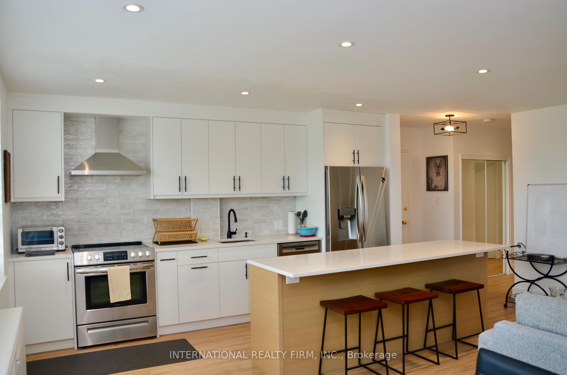 Photo of Unit 404, 219 Wilson Avenue