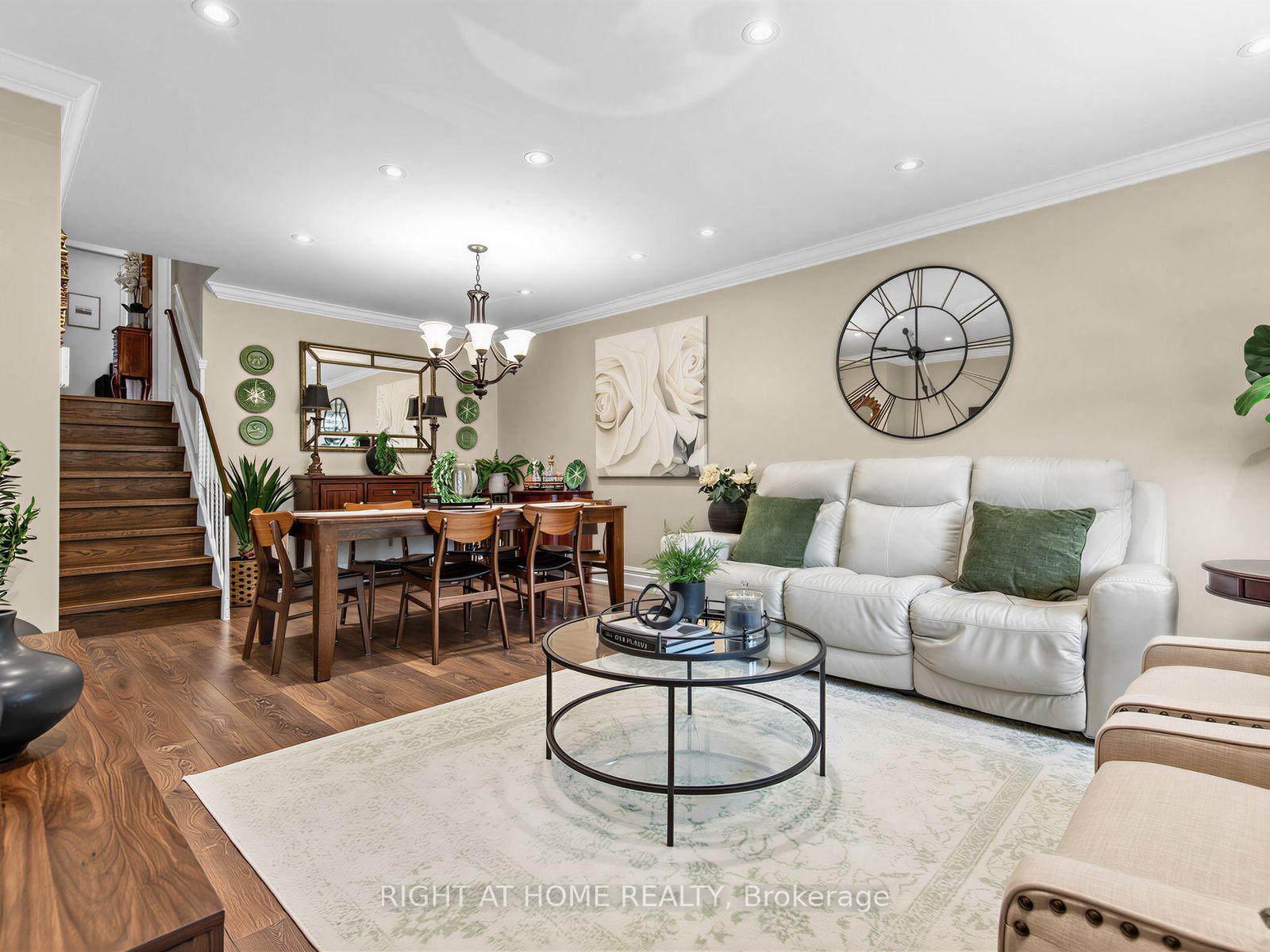 Photo 5 of 2 Grenadine Court, North York, Humber Summit — HOMEH