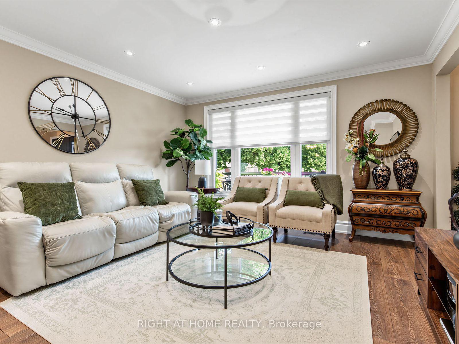 Photo 6 of 2 Grenadine Court, North York, Humber Summit — HOMEH