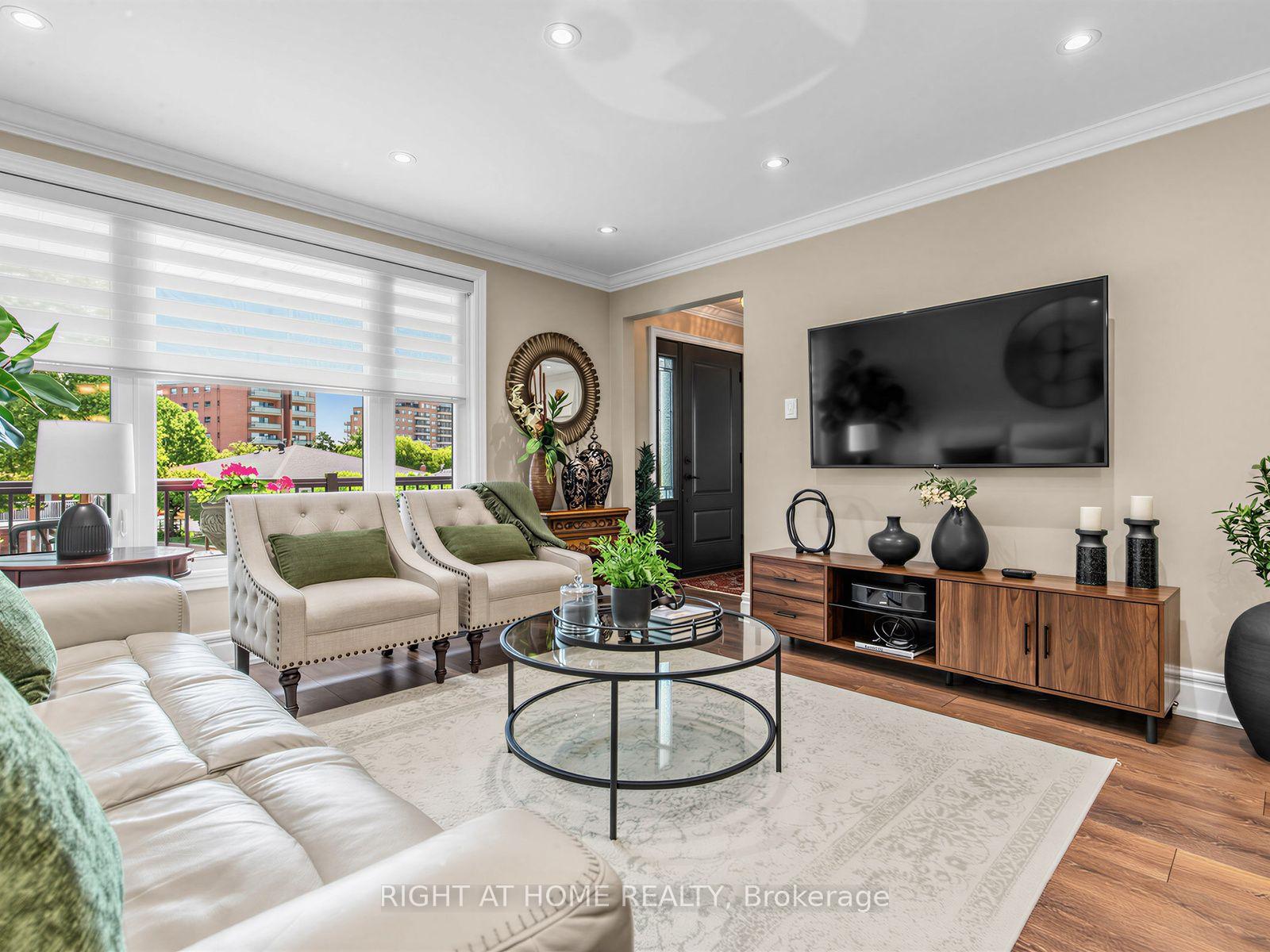 Photo 7 of 2 Grenadine Court, North York, Humber Summit — HOMEH