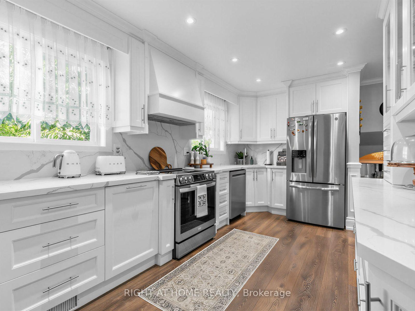 Photo 10 of 2 Grenadine Court, North York, Humber Summit — HOMEH