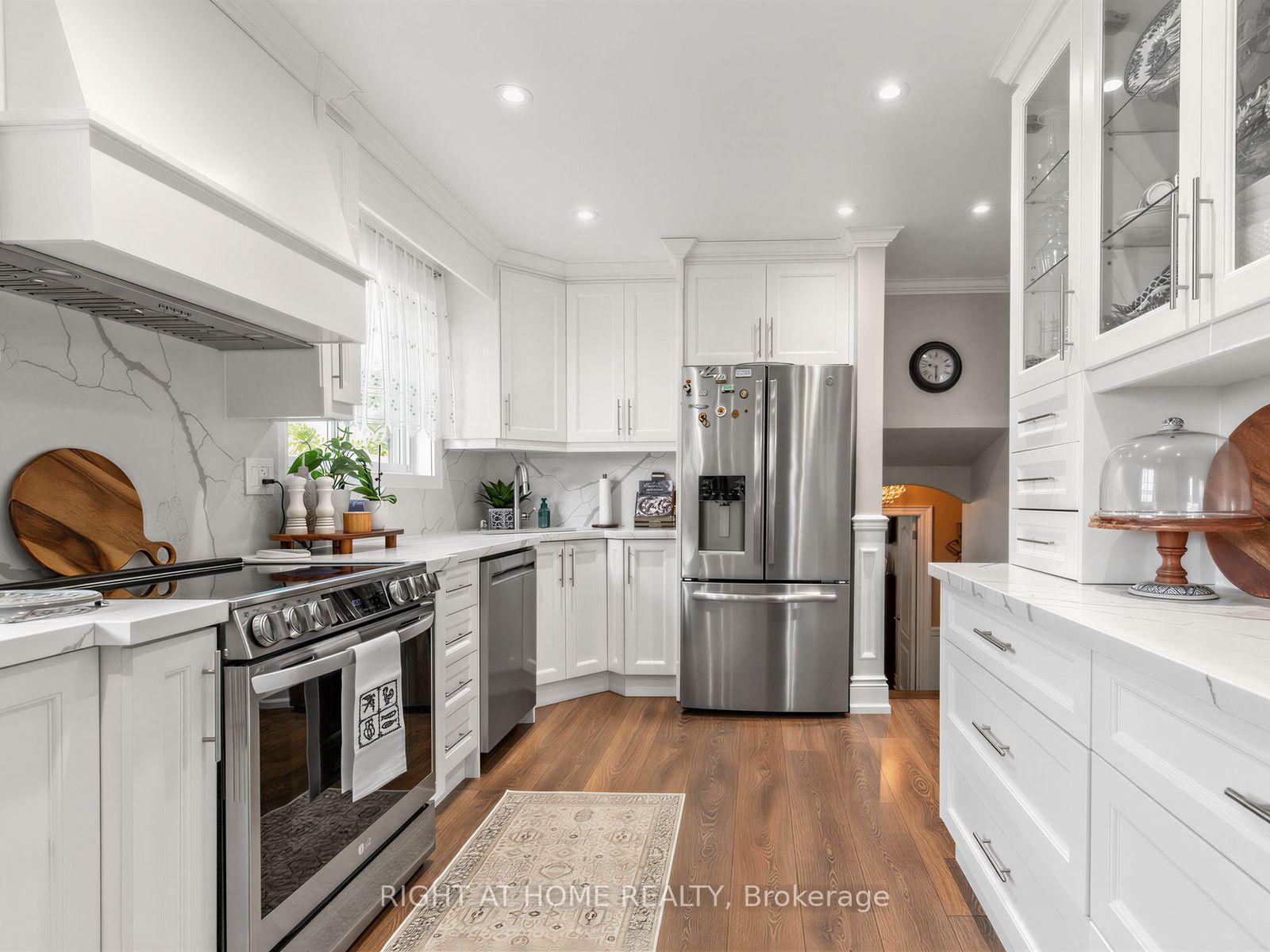 Photo 12 of 2 Grenadine Court, North York, Humber Summit — HOMEH