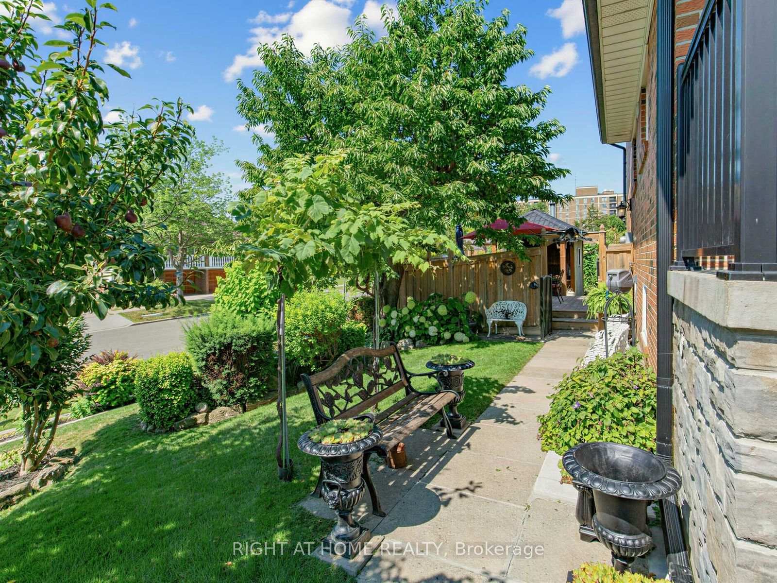Photo 31 of 2 Grenadine Court, North York, Humber Summit — HOMEH