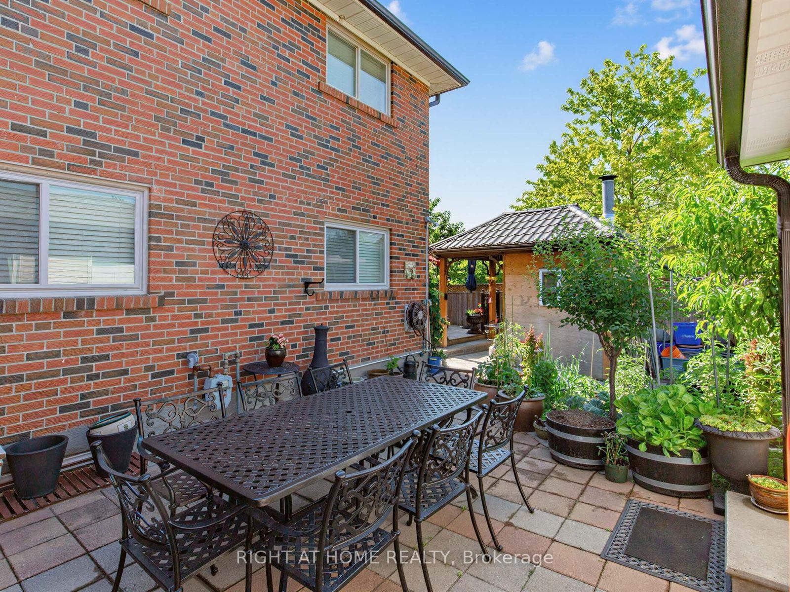 Photo 35 of 2 Grenadine Court, North York, Humber Summit — HOMEH