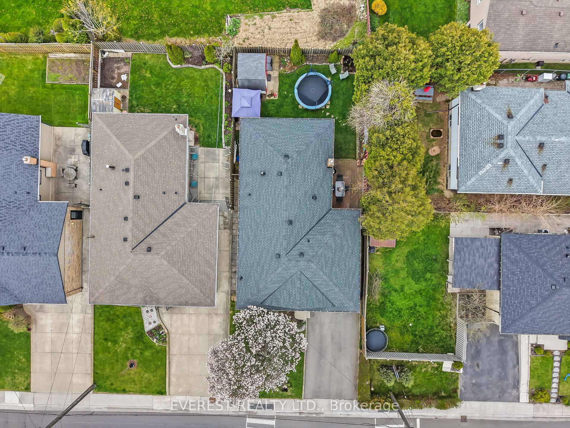 Photo 2 of 27 Lavina Crescent, Hamilton, Mountview — HOMEH