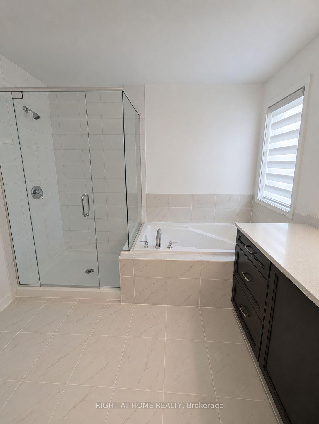 Photo 13 of 800 Paseana Place, Ottawa, Kanata - Emerald Meadows/Trailwest — HOMEH