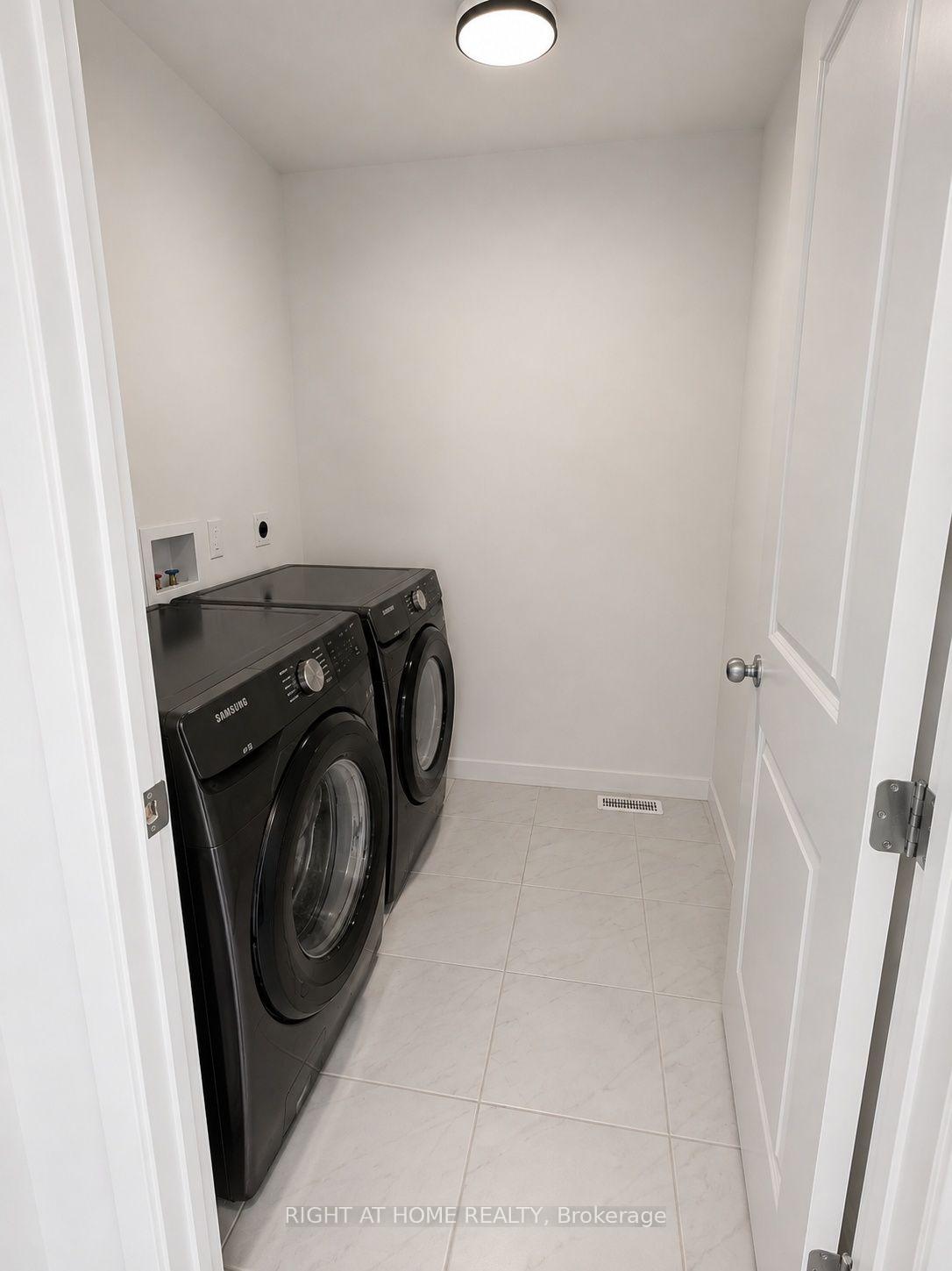 Photo 14 of 800 Paseana Place, Ottawa, Kanata - Emerald Meadows/Trailwest — HOMEH