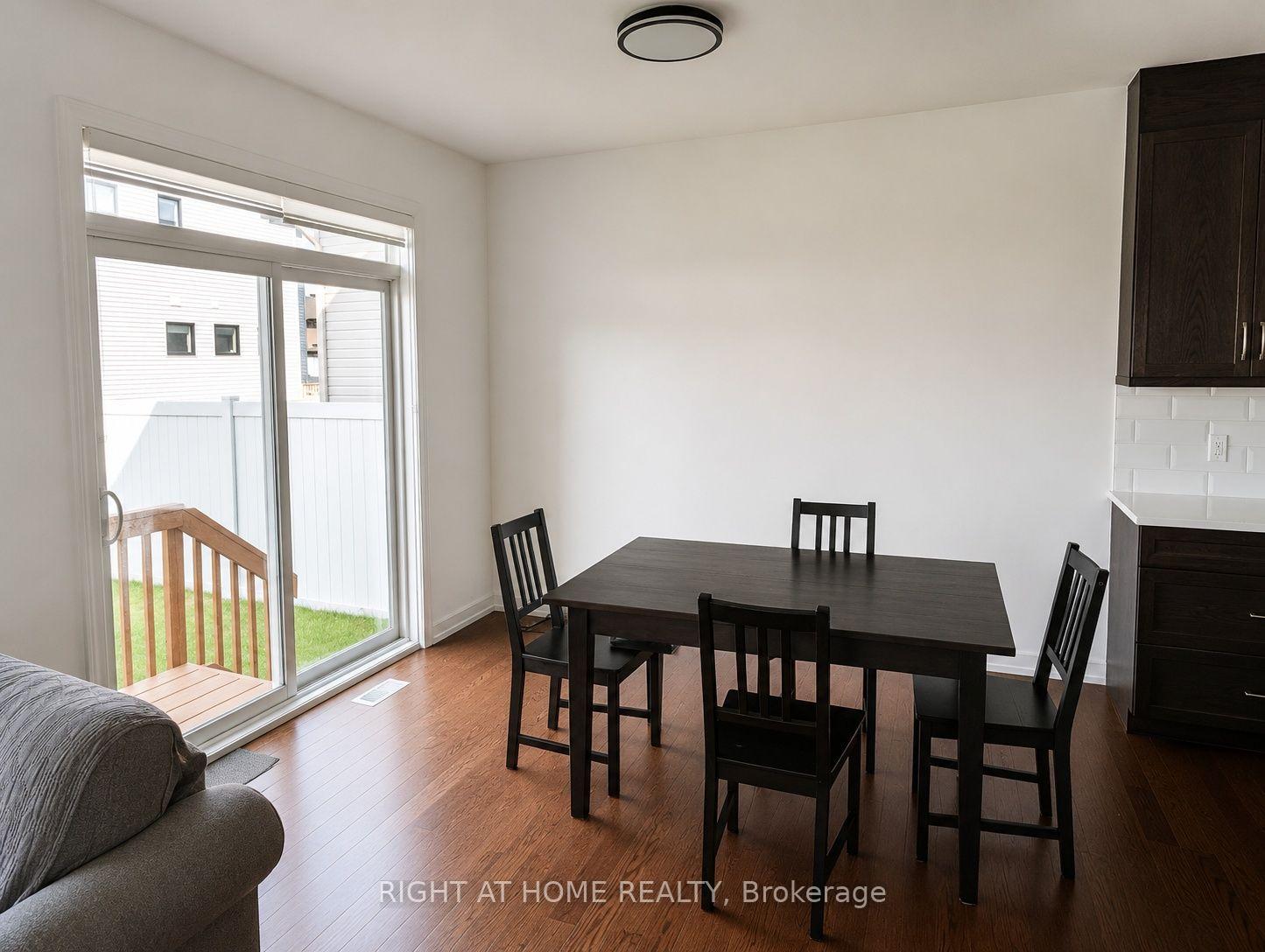 Photo 15 of 800 Paseana Place, Ottawa, Kanata - Emerald Meadows/Trailwest — HOMEH