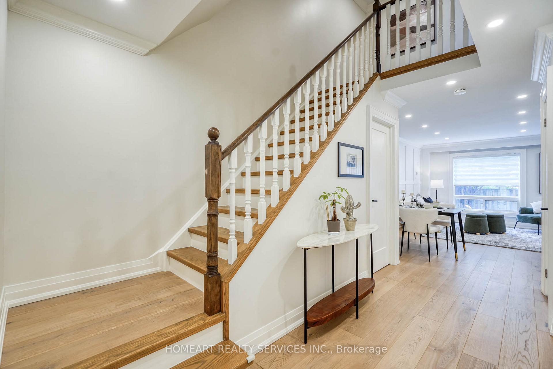 Photo 4 of 2 Camelot Way, Markham, Markham Village — HOMEH