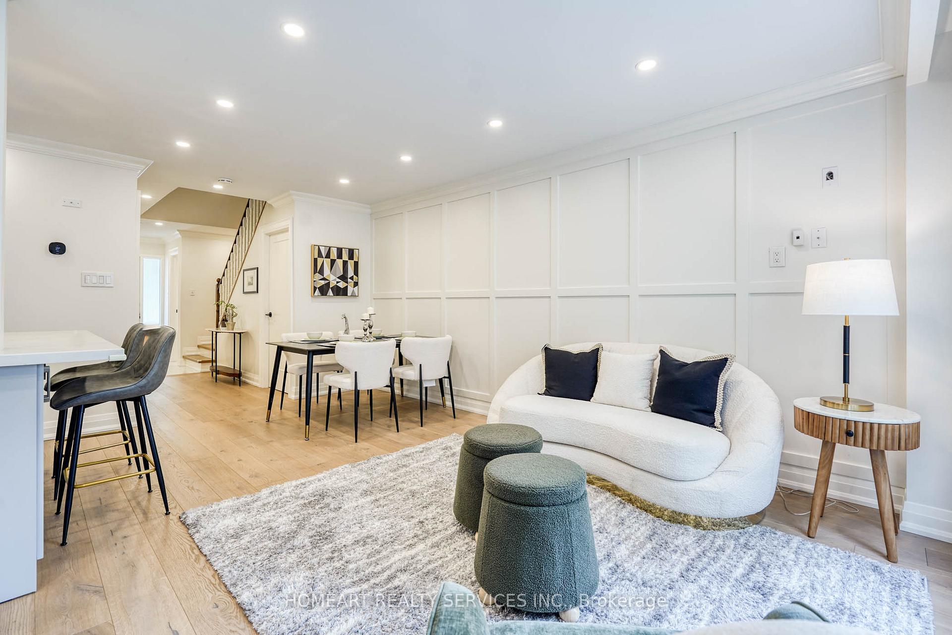 Photo 8 of 2 Camelot Way, Markham, Markham Village — HOMEH