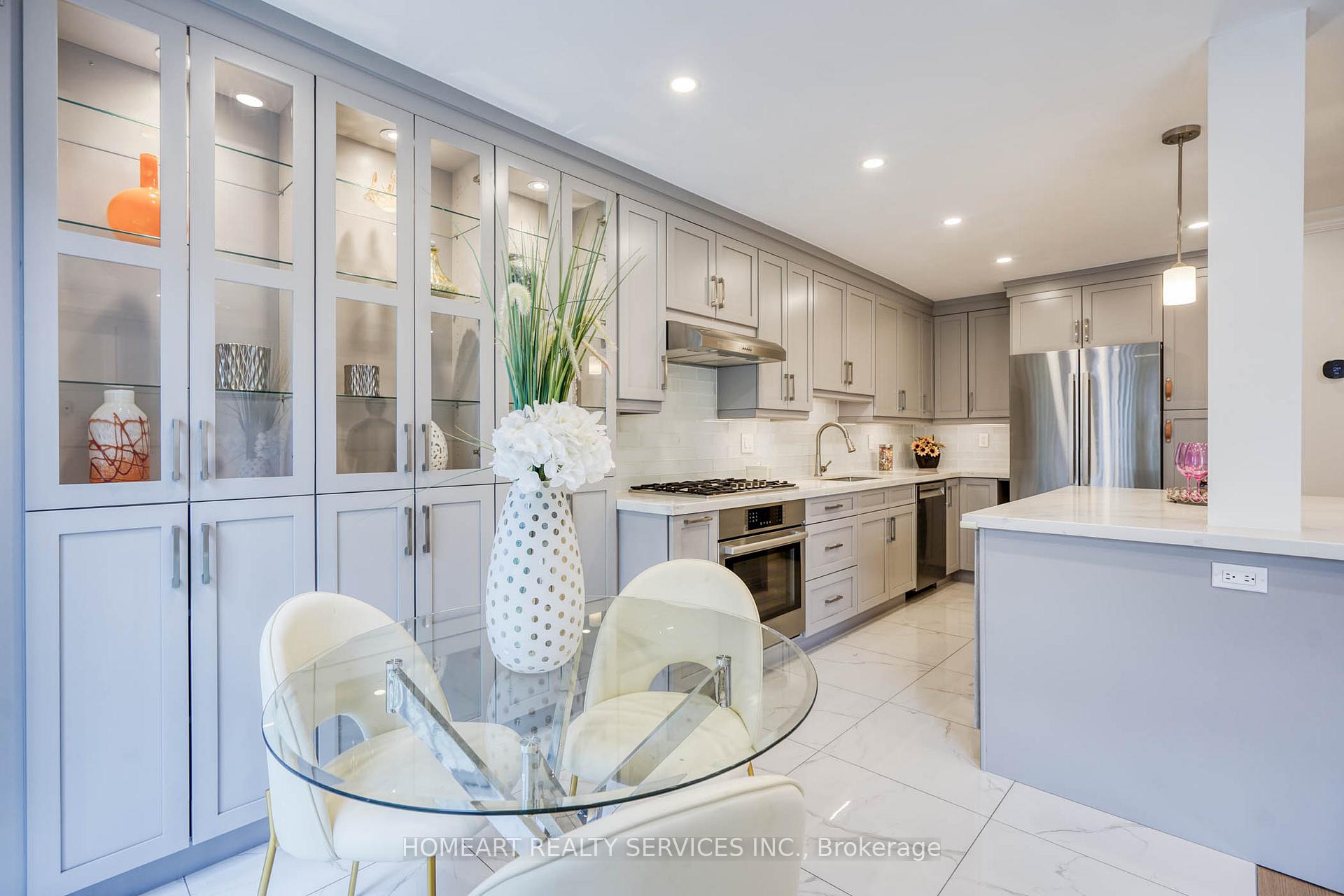 Photo 14 of 2 Camelot Way, Markham, Markham Village — HOMEH