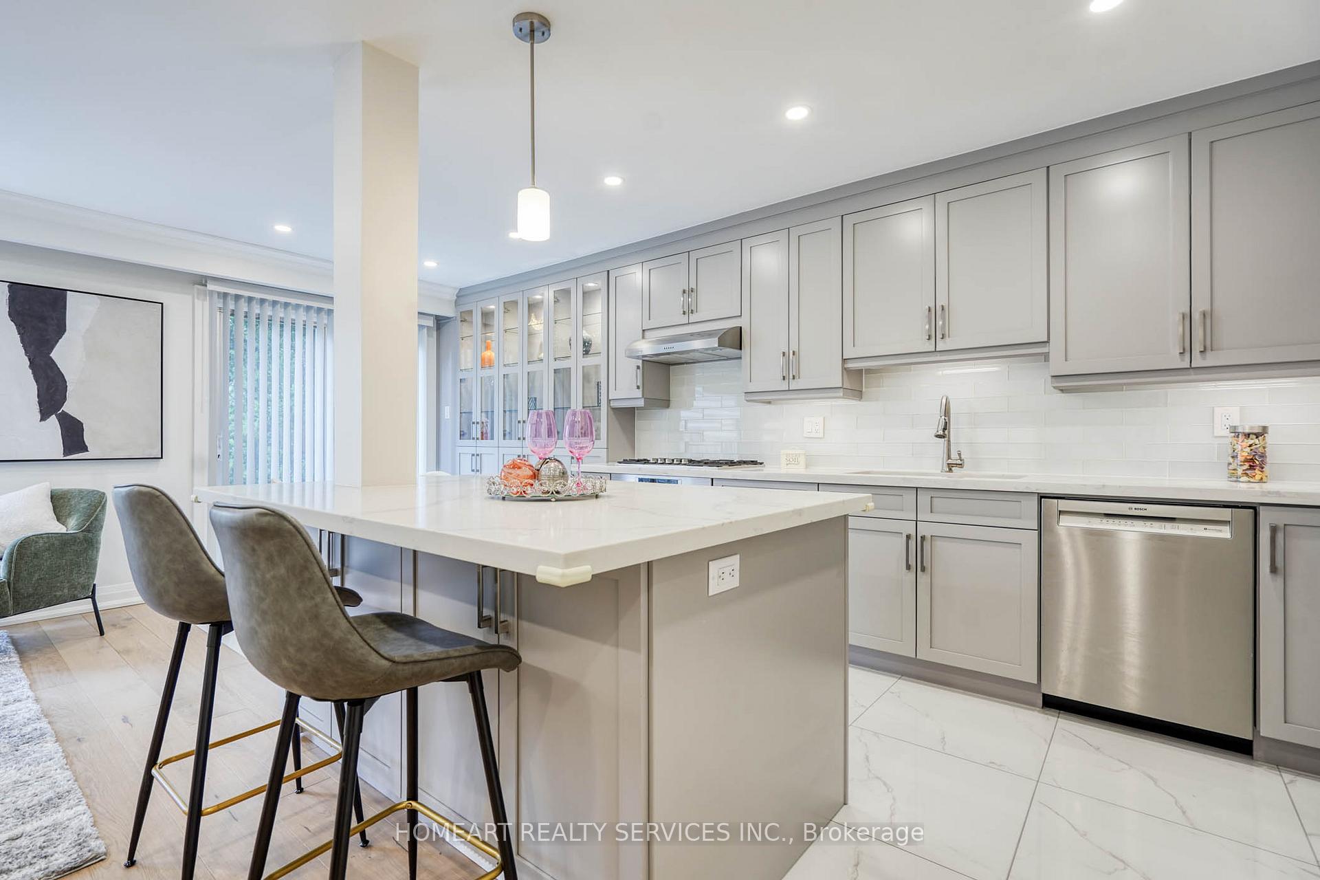 Photo 16 of 2 Camelot Way, Markham, Markham Village — HOMEH