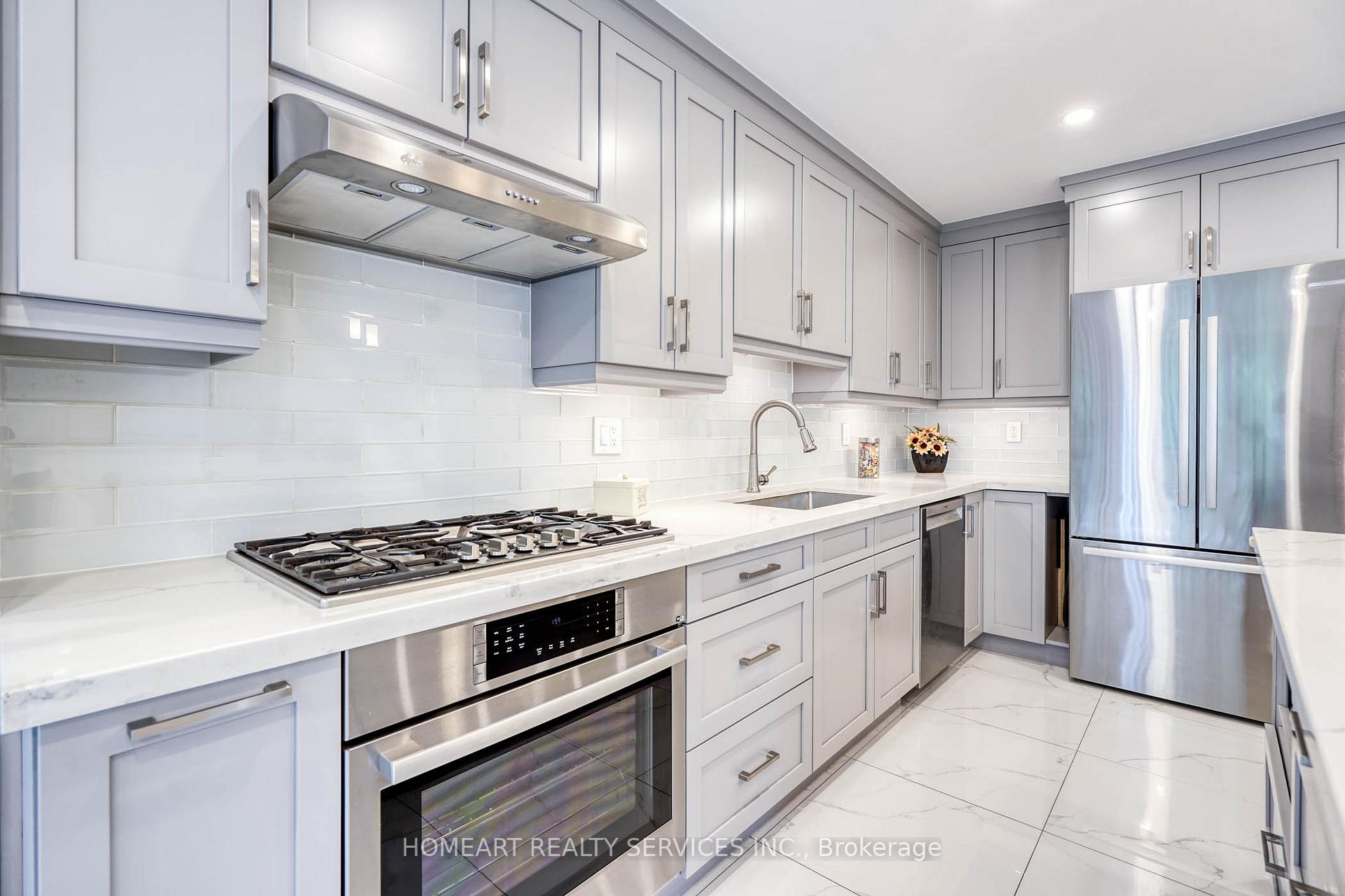Photo 17 of 2 Camelot Way, Markham, Markham Village — HOMEH