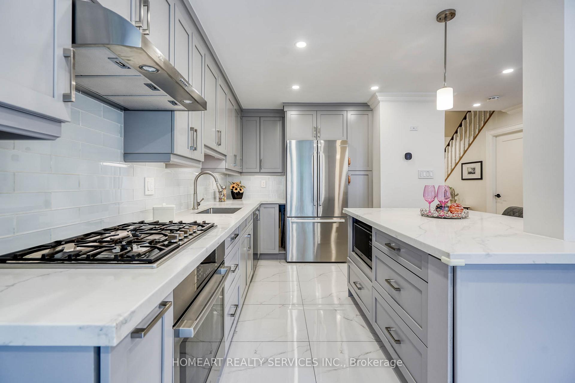 Photo 18 of 2 Camelot Way, Markham, Markham Village — HOMEH
