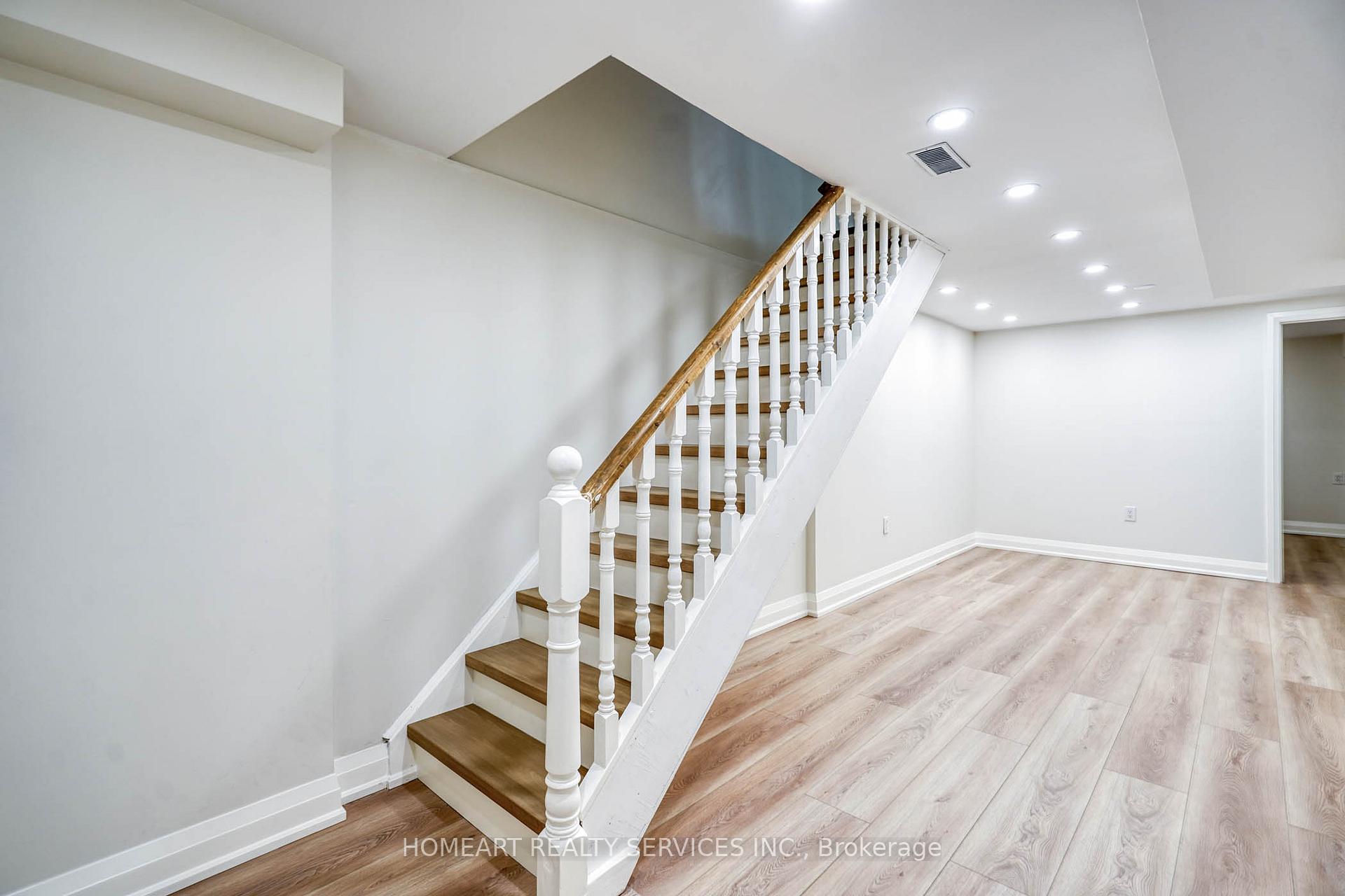 Photo 27 of 2 Camelot Way, Markham, Markham Village — HOMEH