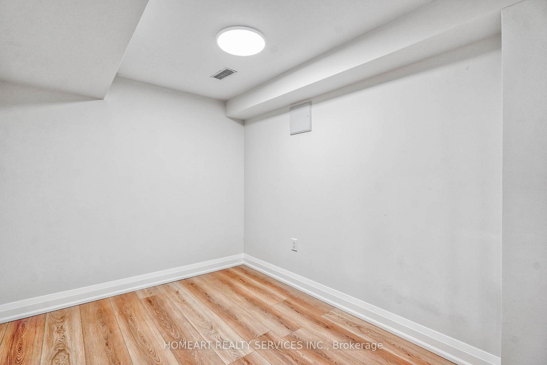 Photo 29 of 2 Camelot Way, Markham, Markham Village — HOMEH