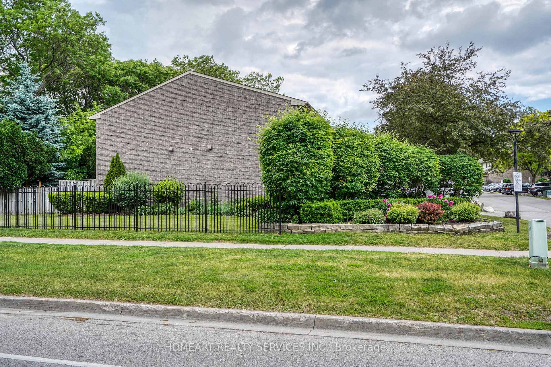 Photo 35 of 2 Camelot Way, Markham, Markham Village — HOMEH