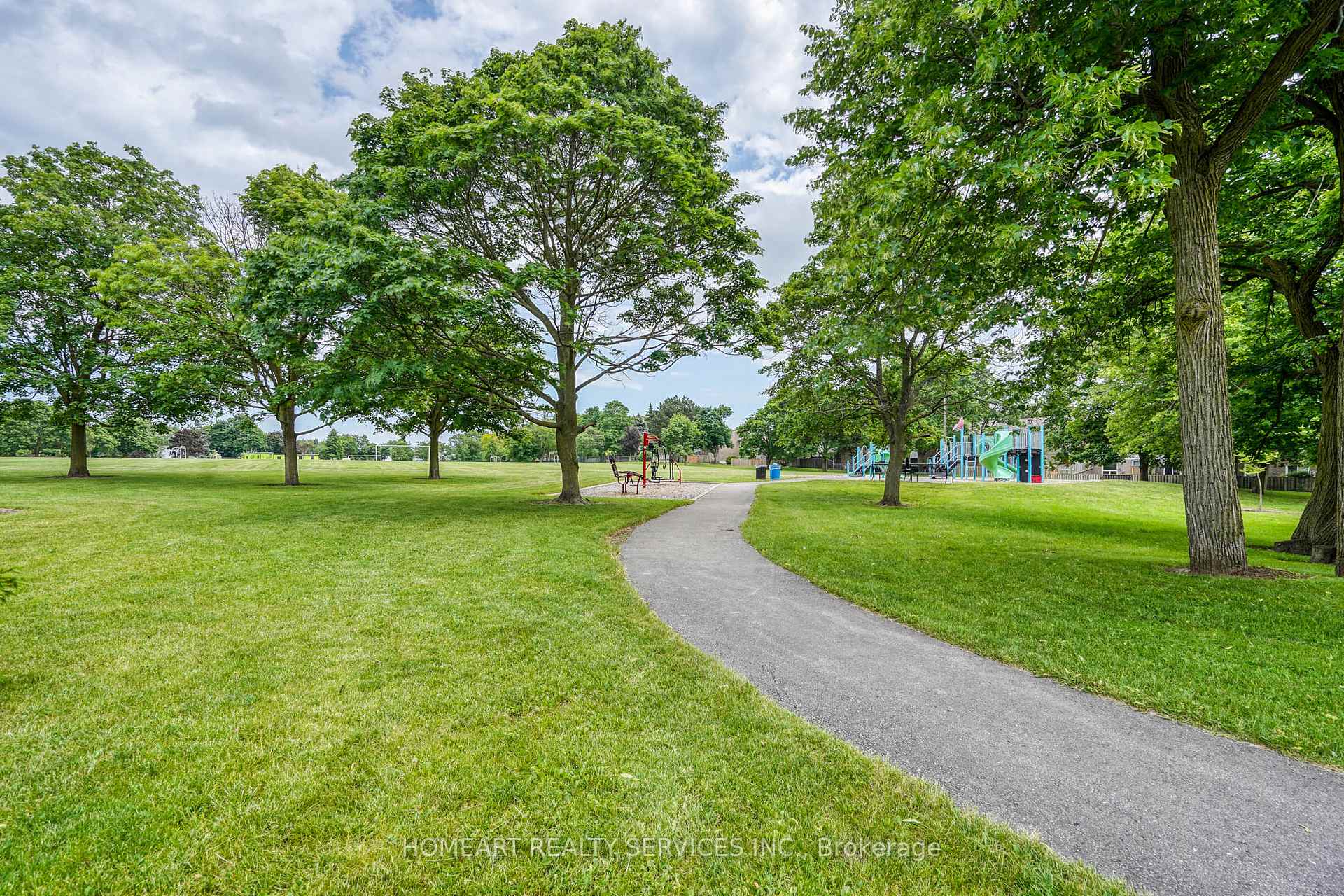 Photo 36 of 2 Camelot Way, Markham, Markham Village — HOMEH