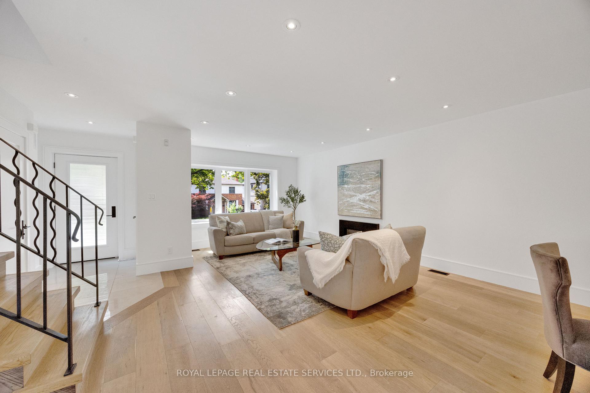 Photo 8 of 52 Glenaden Avenue E, Etobicoke, Stonegate-Queensway — HOMEH