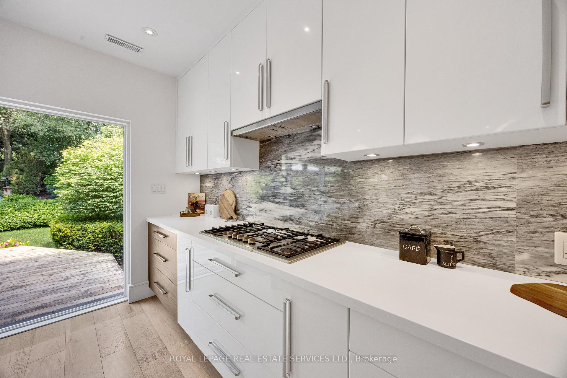Photo 13 of 52 Glenaden Avenue E, Etobicoke, Stonegate-Queensway — HOMEH
