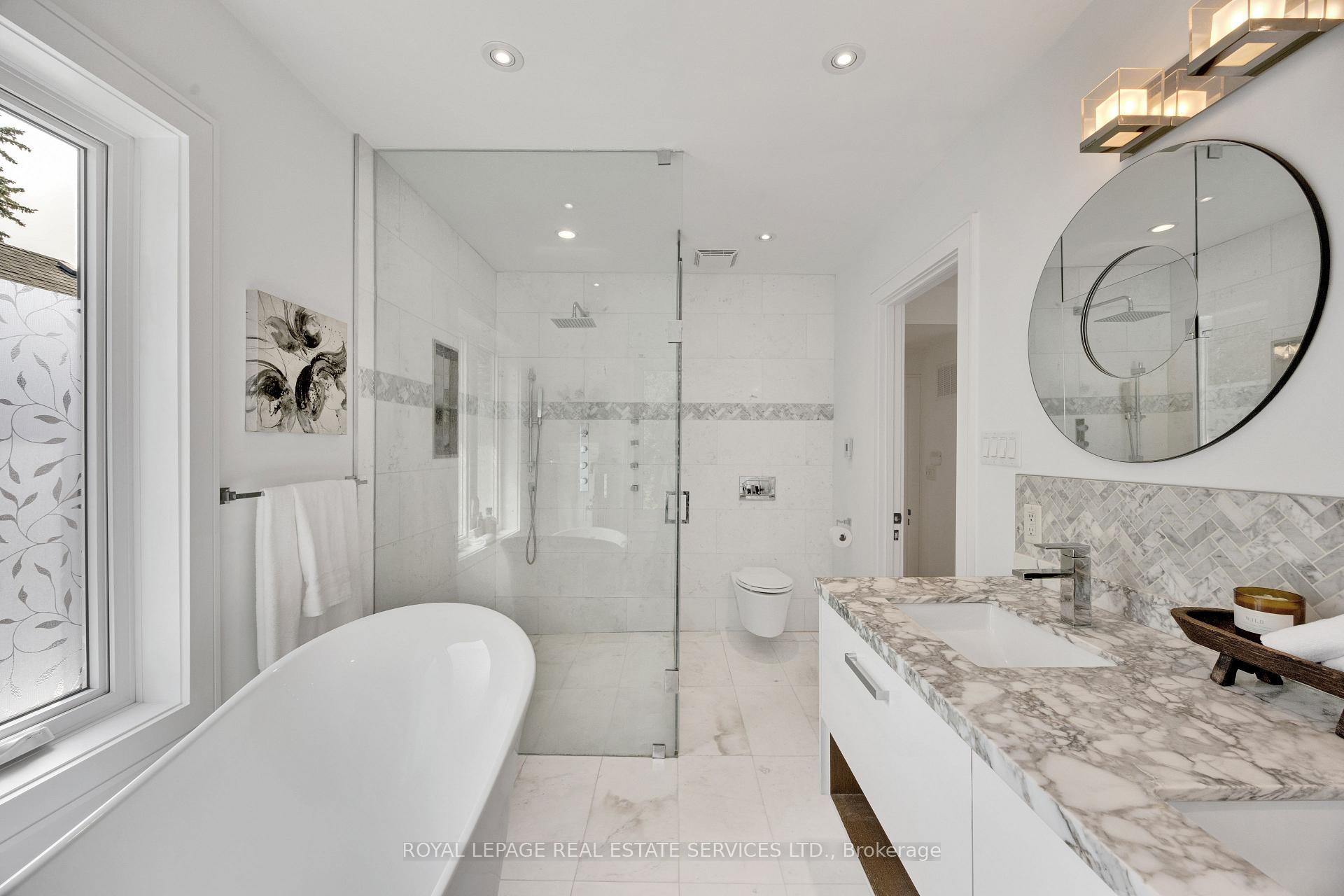 Photo 24 of 52 Glenaden Avenue E, Etobicoke, Stonegate-Queensway — HOMEH
