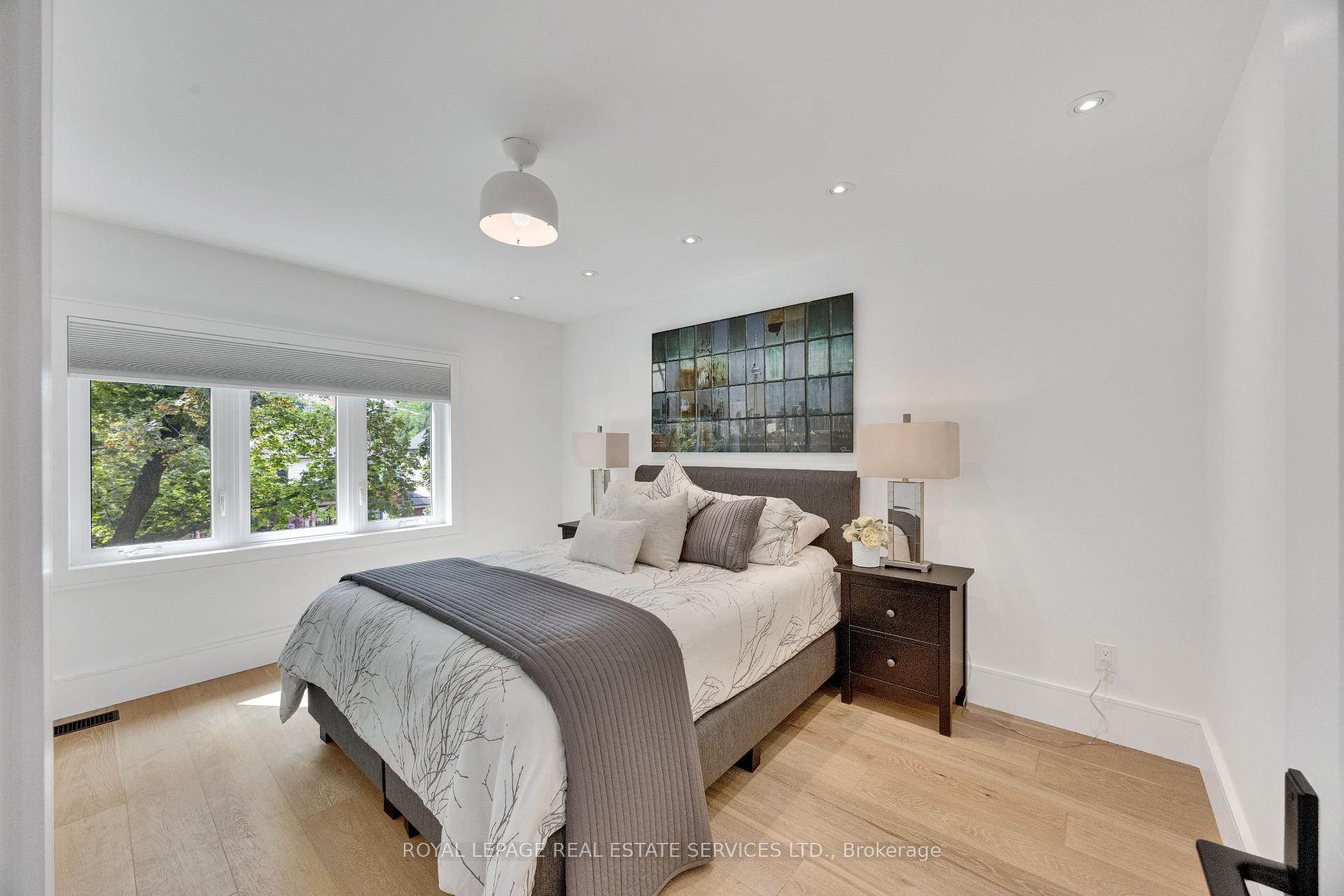 Photo 25 of 52 Glenaden Avenue E, Etobicoke, Stonegate-Queensway — HOMEH