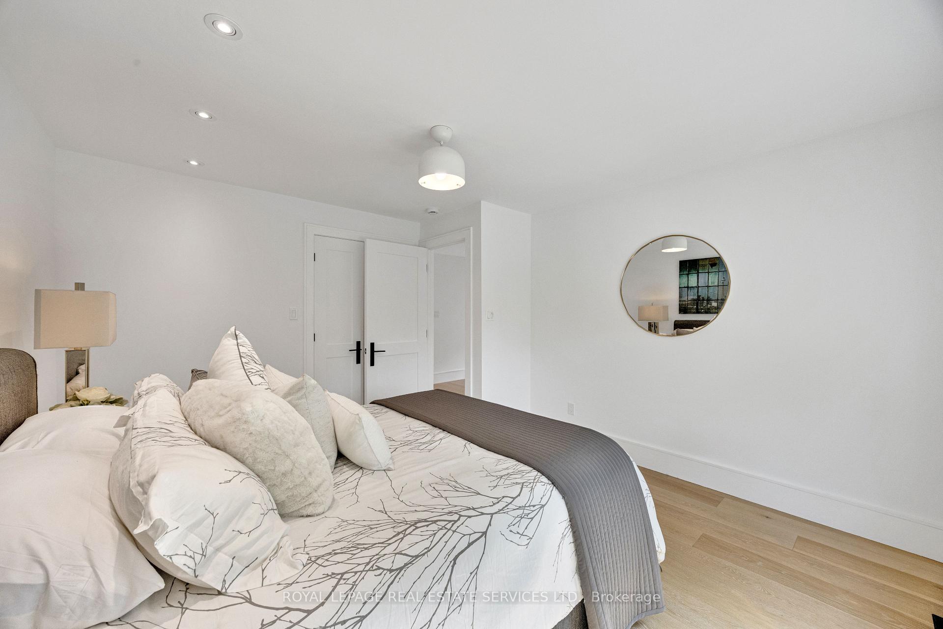 Photo 26 of 52 Glenaden Avenue E, Etobicoke, Stonegate-Queensway — HOMEH