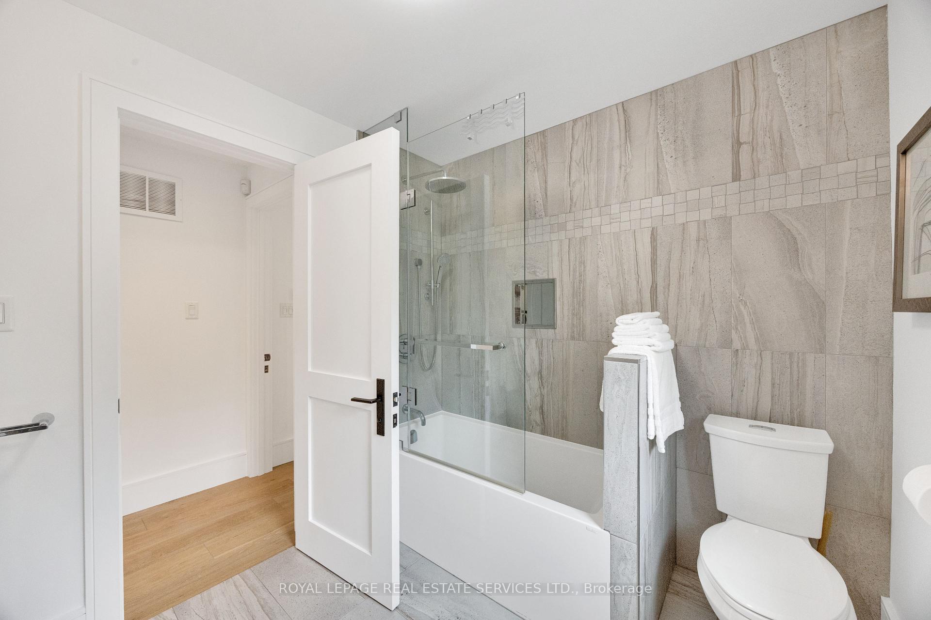 Photo 30 of 52 Glenaden Avenue E, Etobicoke, Stonegate-Queensway — HOMEH